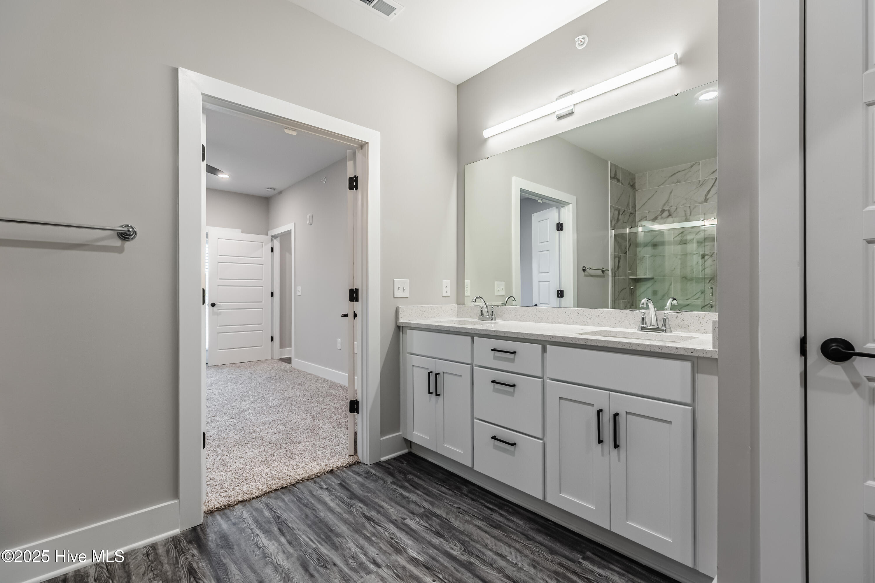 100529359 | Photo 18