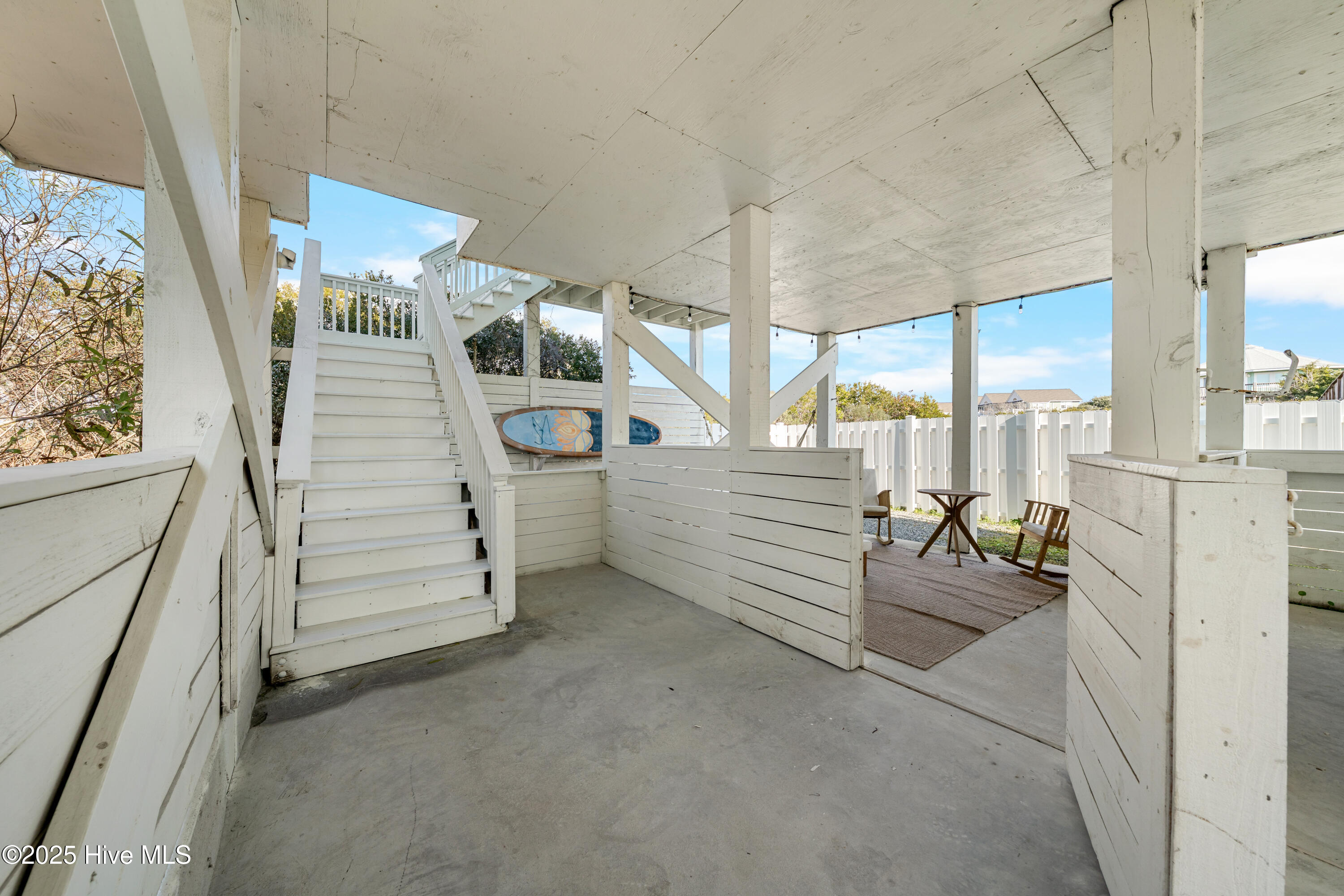 100544143 | Photo 36