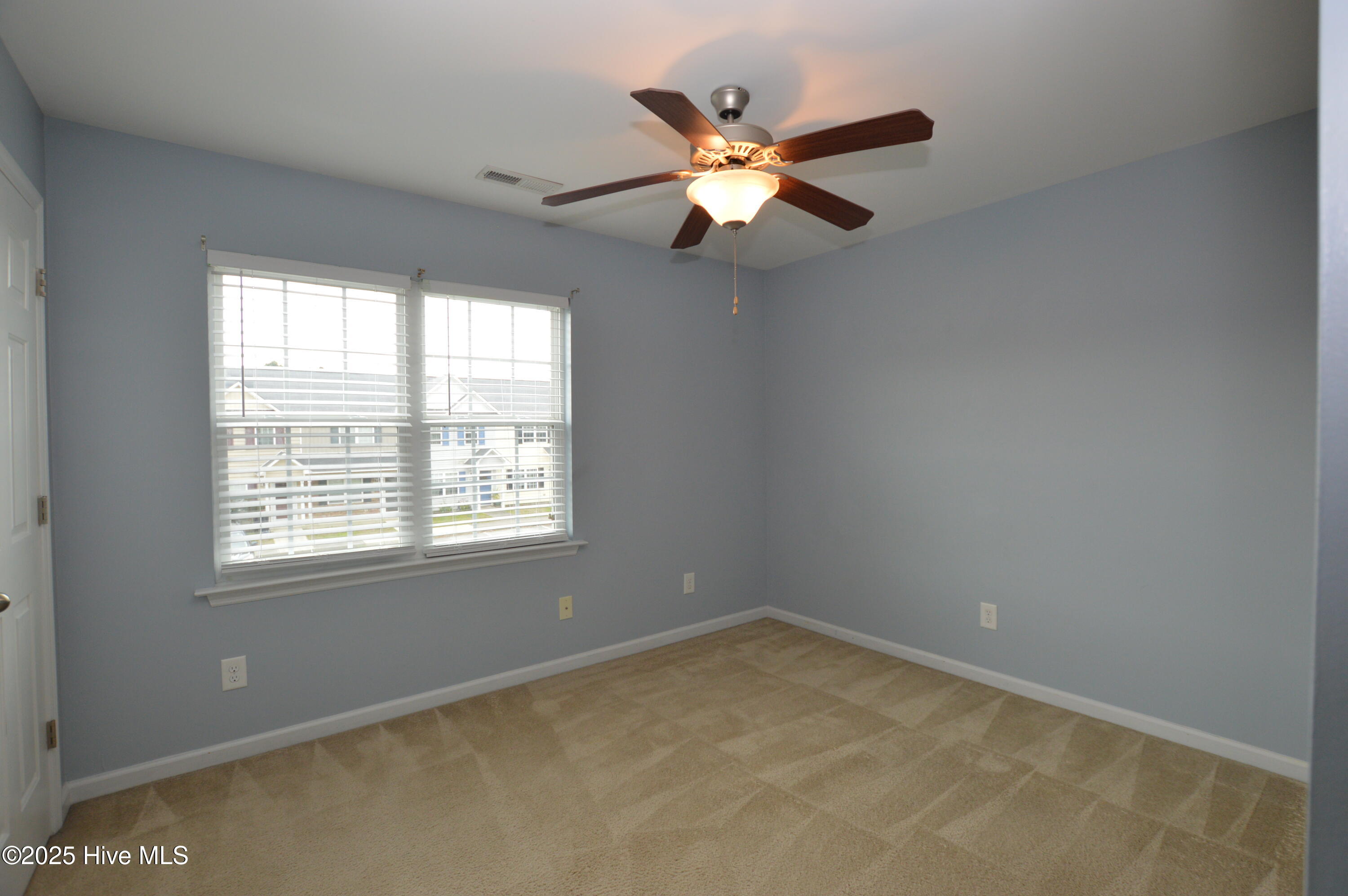 100542250 | Photo 14