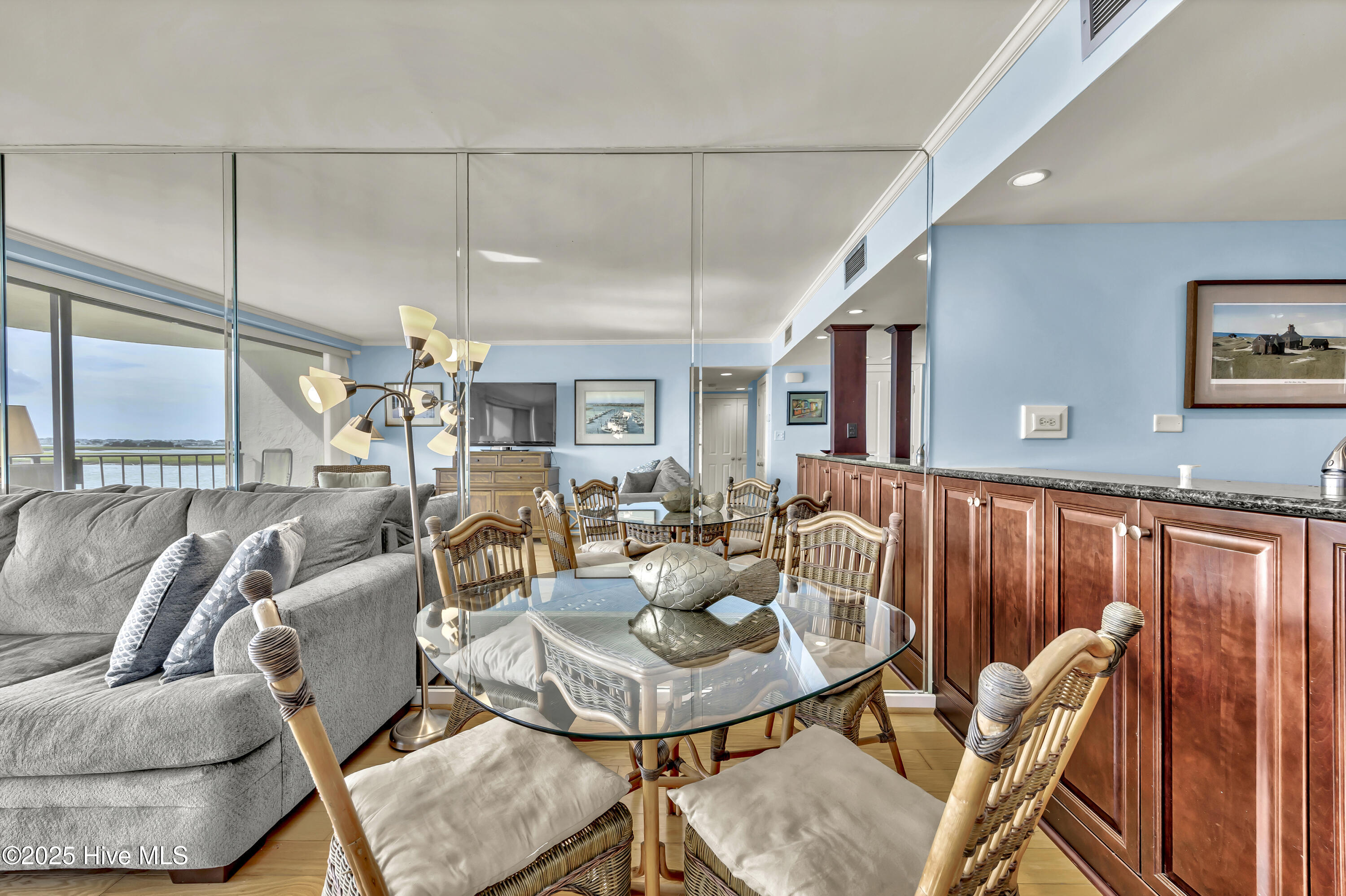 100549475 | Photo 35