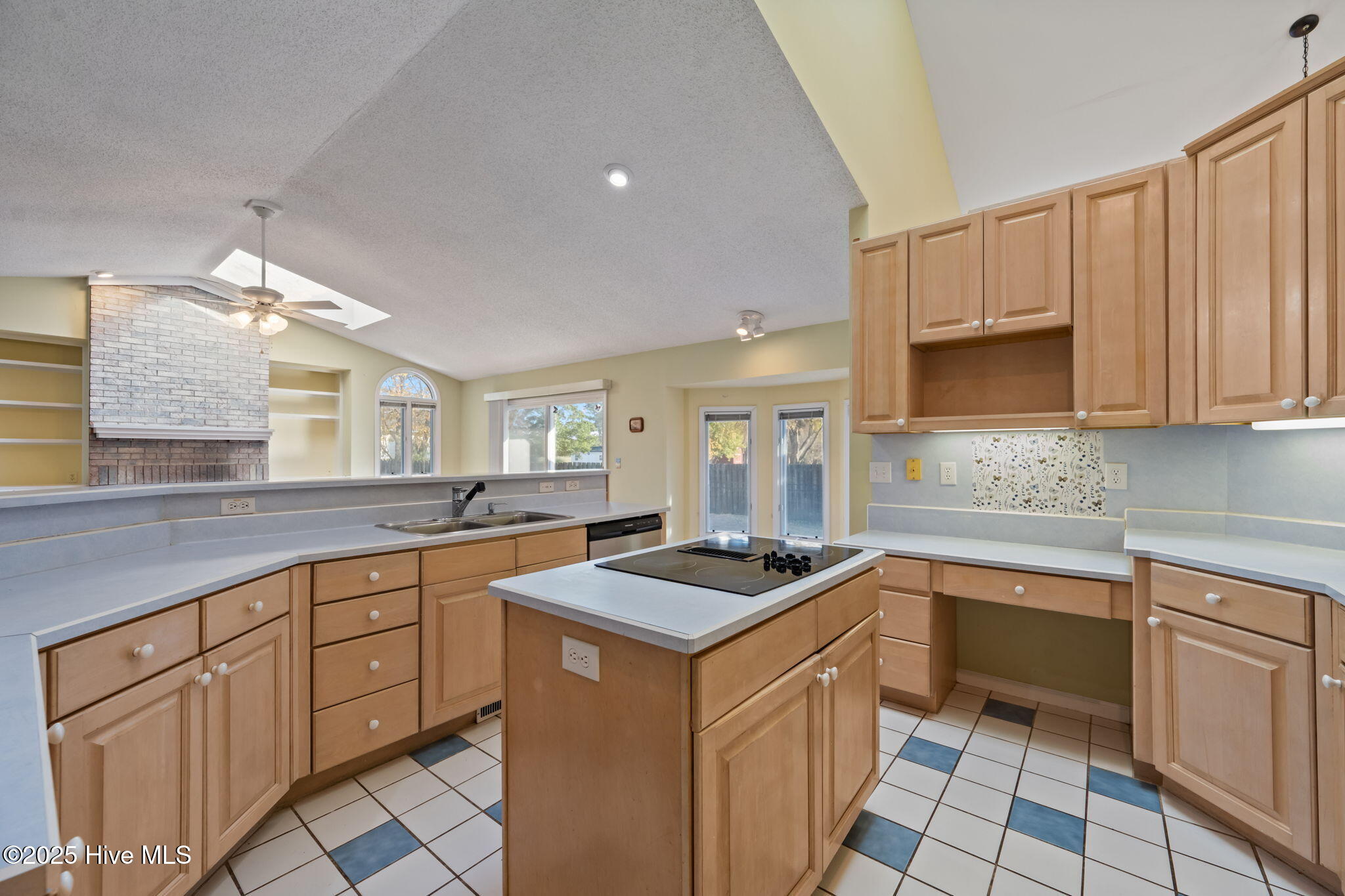 100542327 | Photo 23