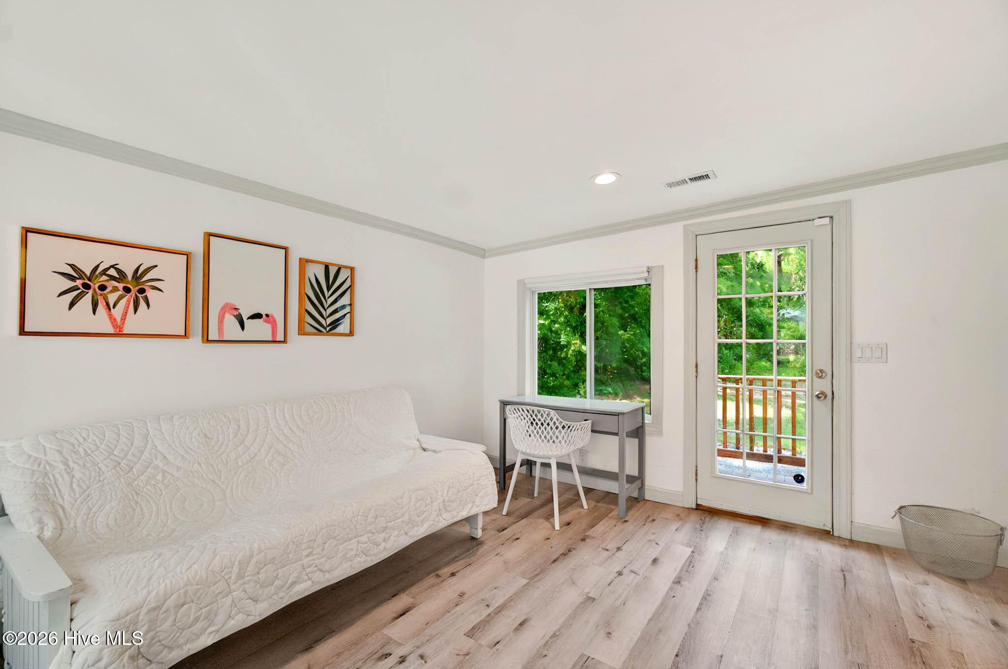 100556049 | Photo 23