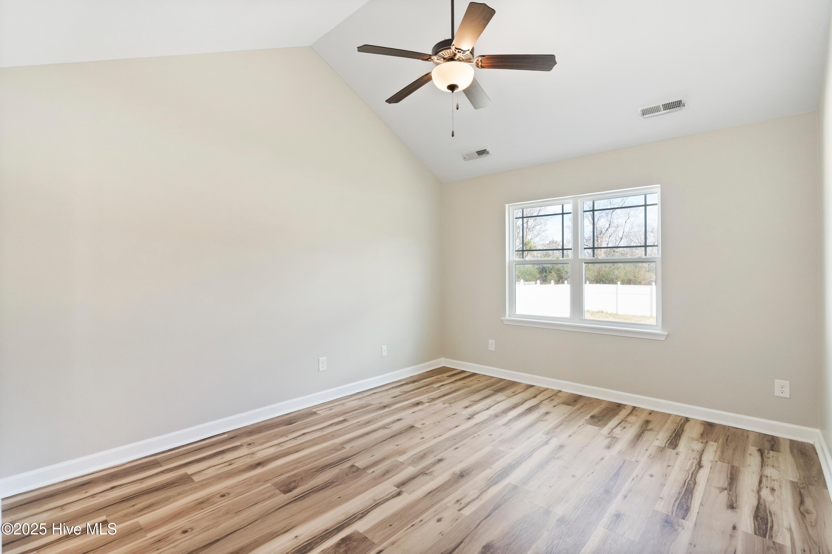 100545716 | Photo 27