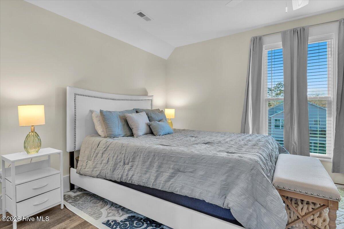 100550591 | Photo 47