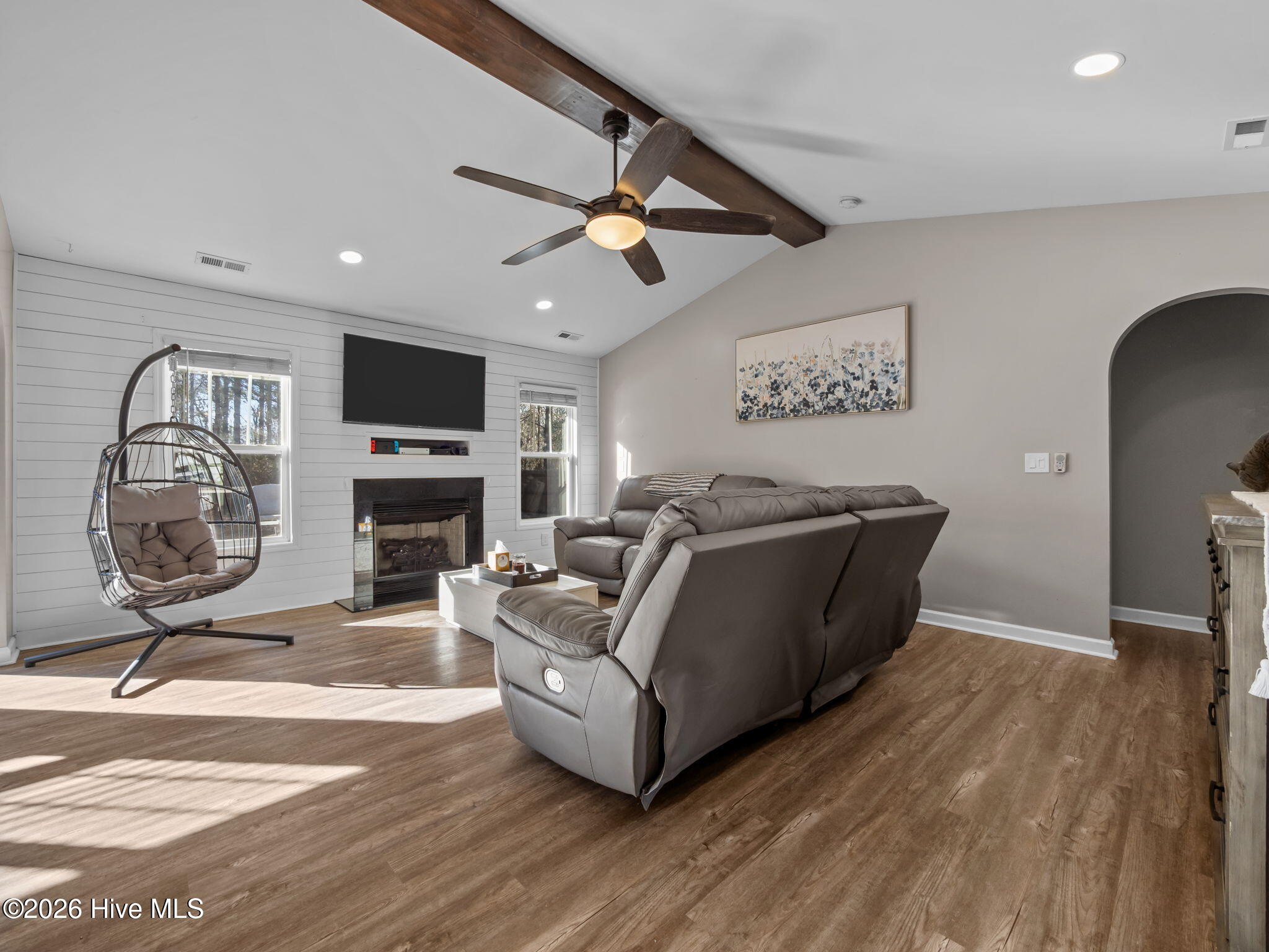 100549308 | Photo 10