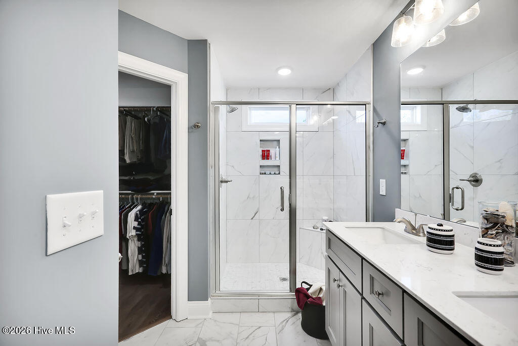 100548902 | Photo 24