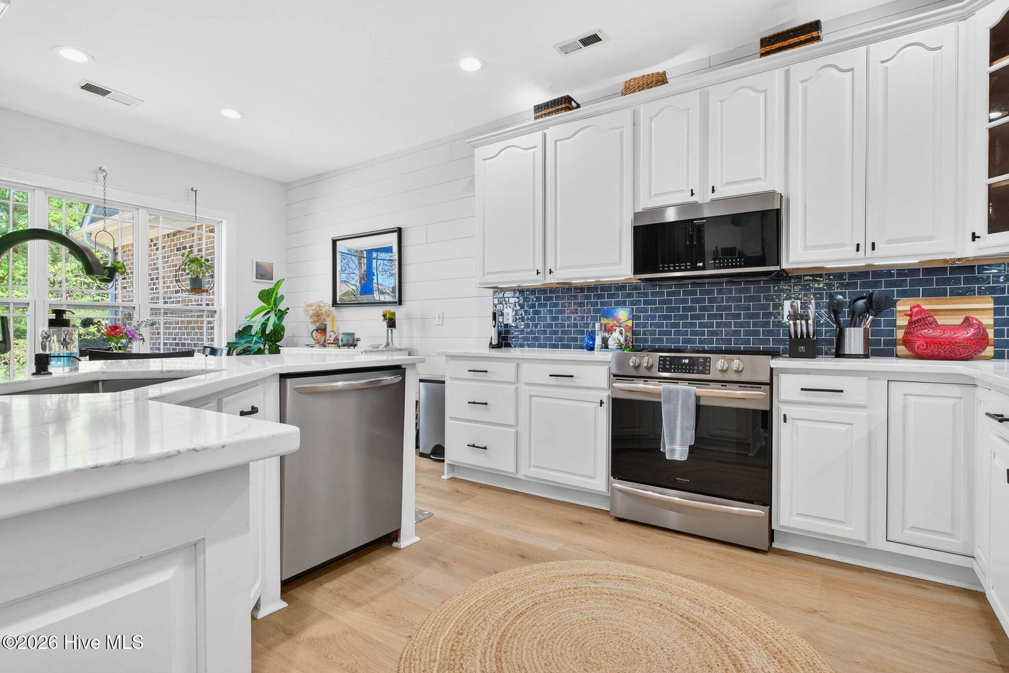 100564784 | Photo 12