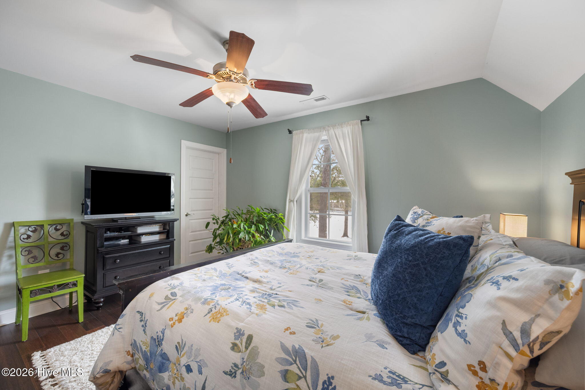 100553408 | Photo 29