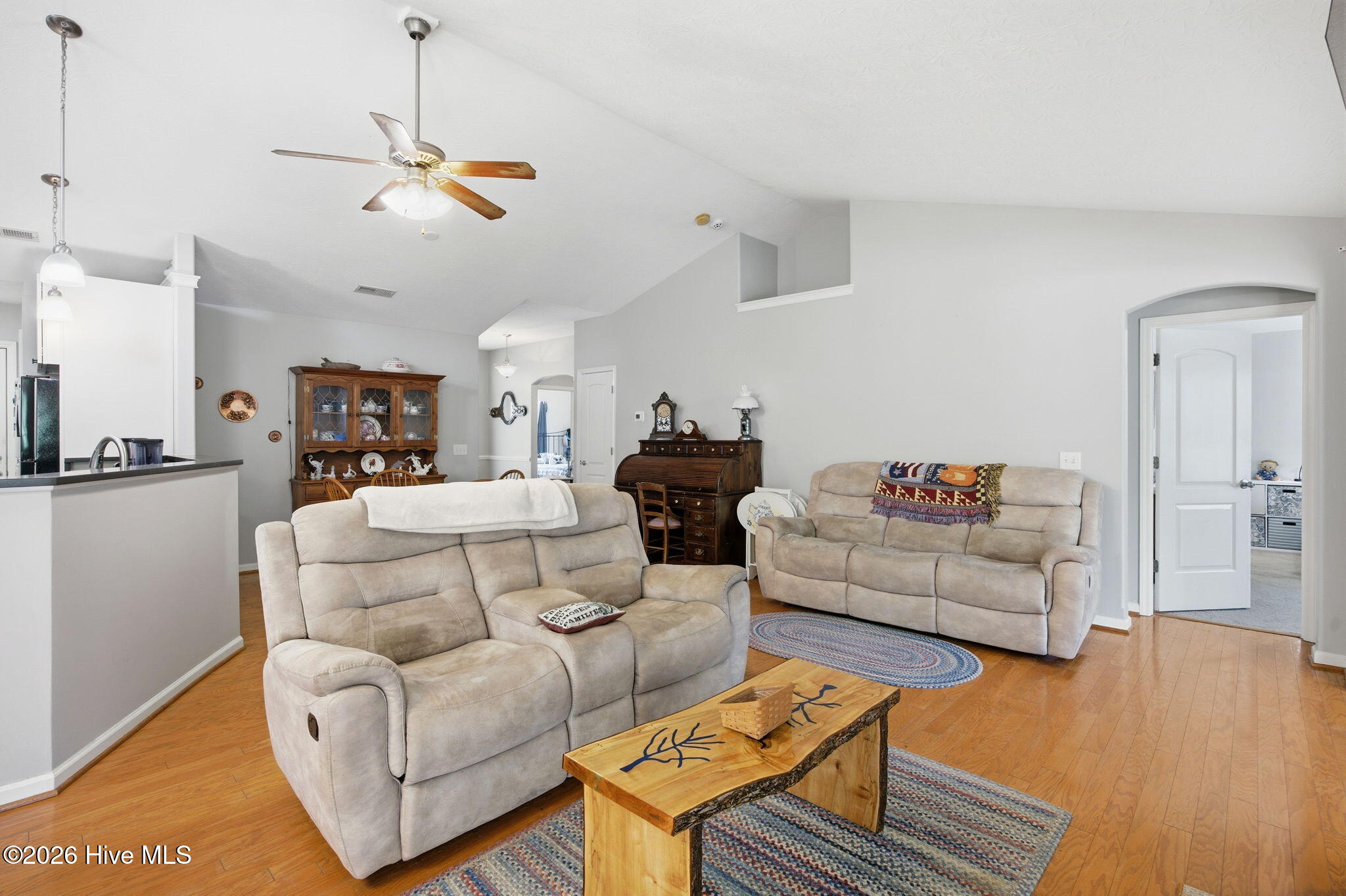 100567887 | Photo 15