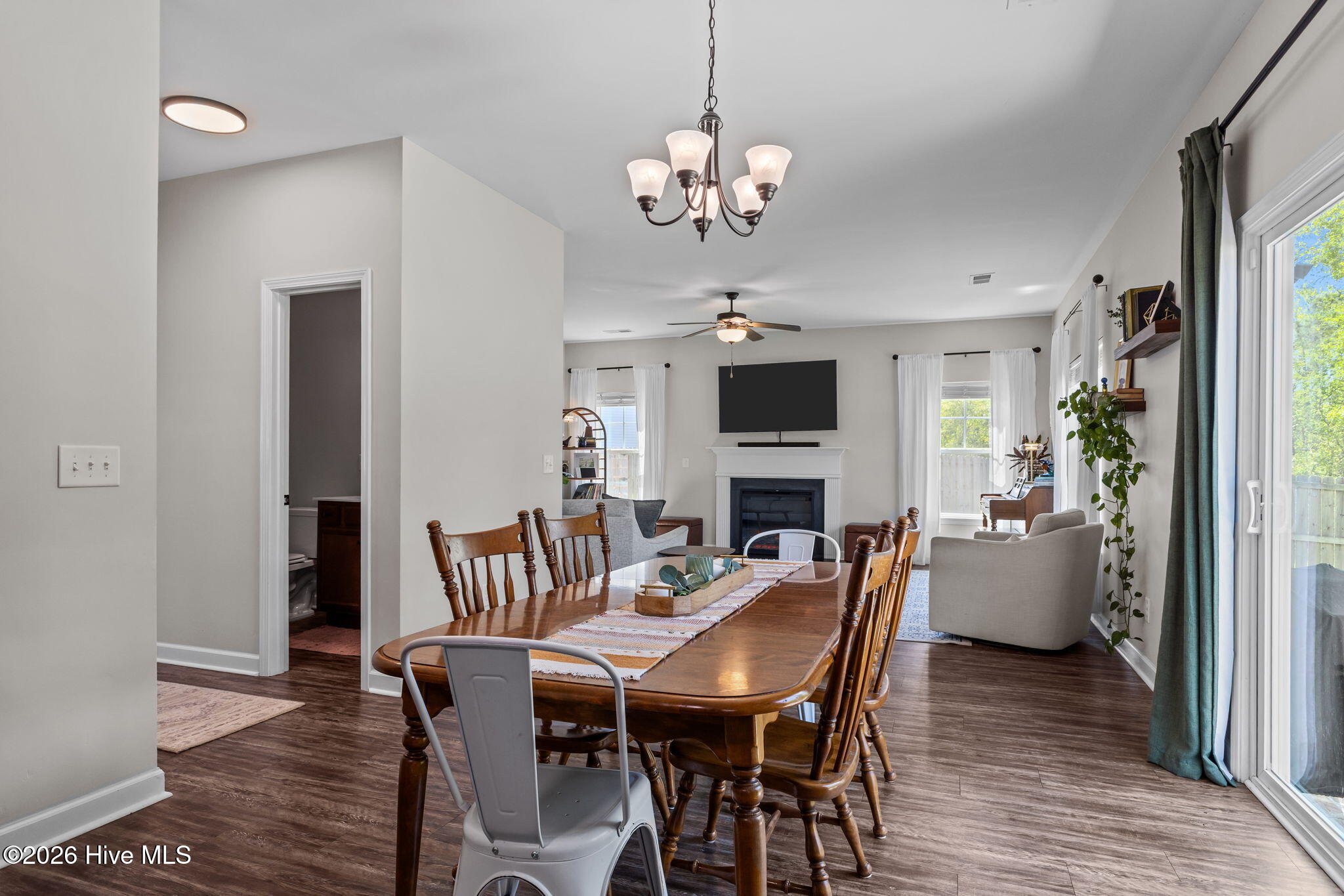 100568670 | Photo 13