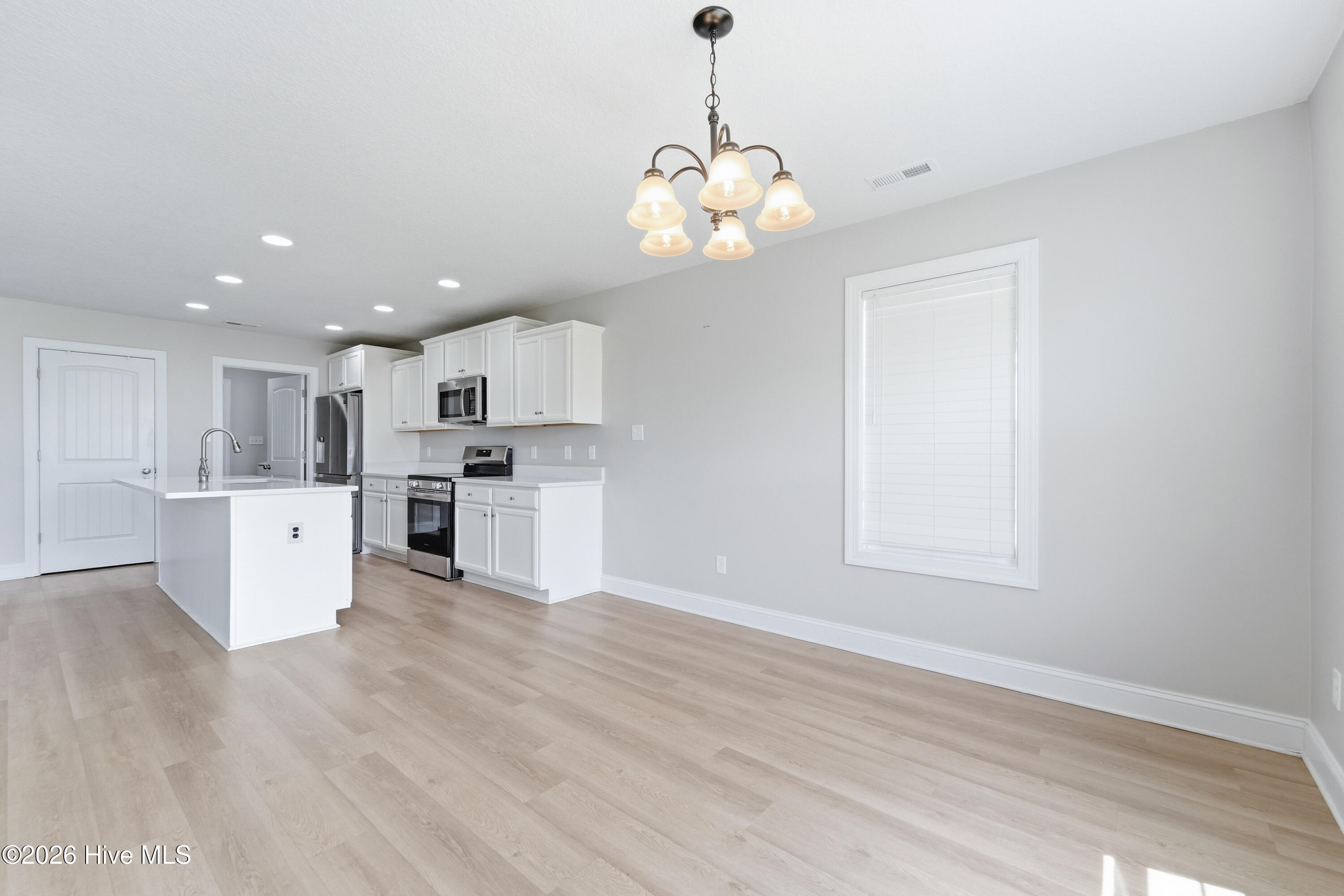 100570478 | Photo 24