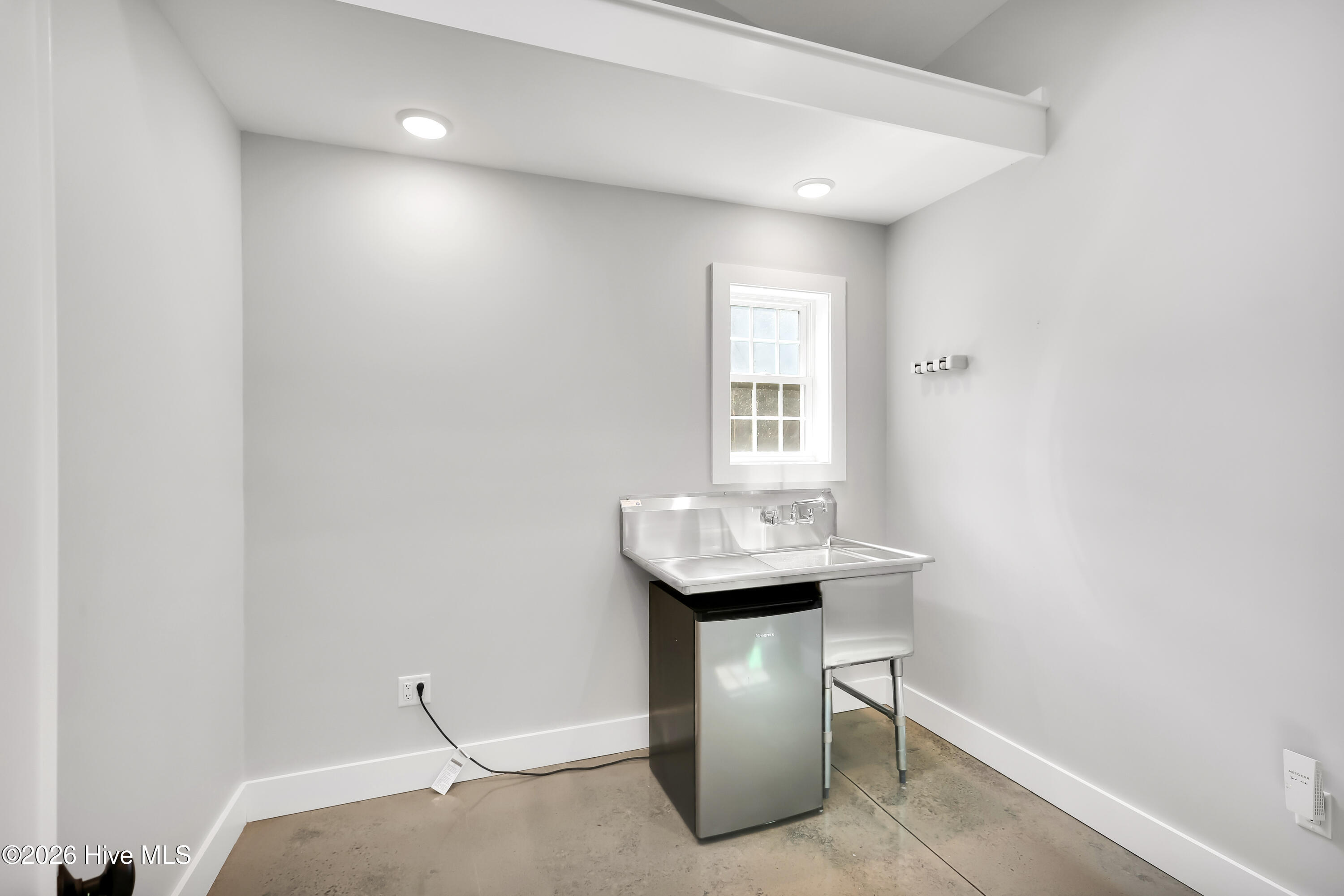 100565189 | Photo 40