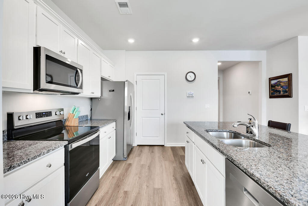 100556486 | Photo 11