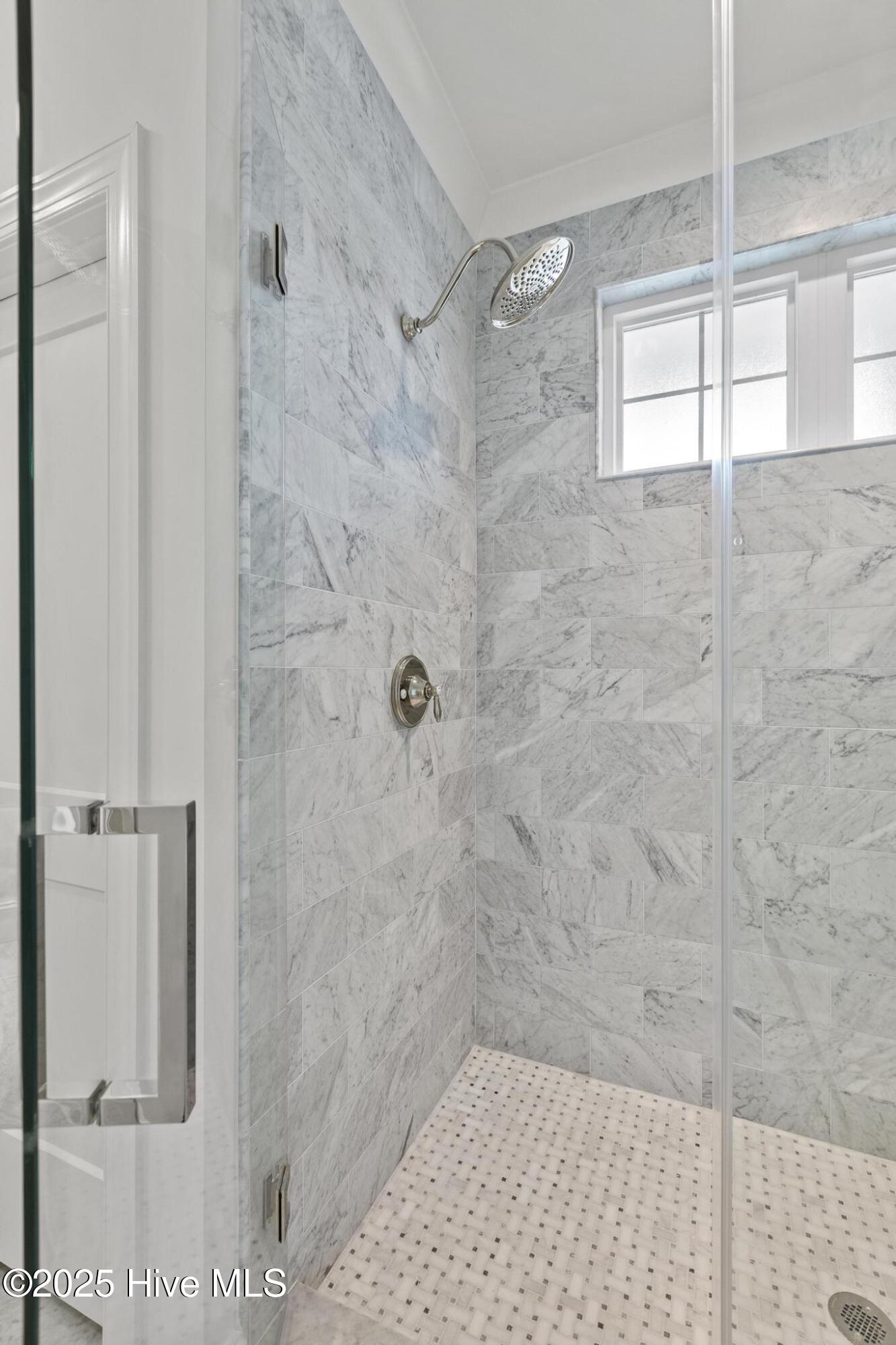 100565849 | Photo 16