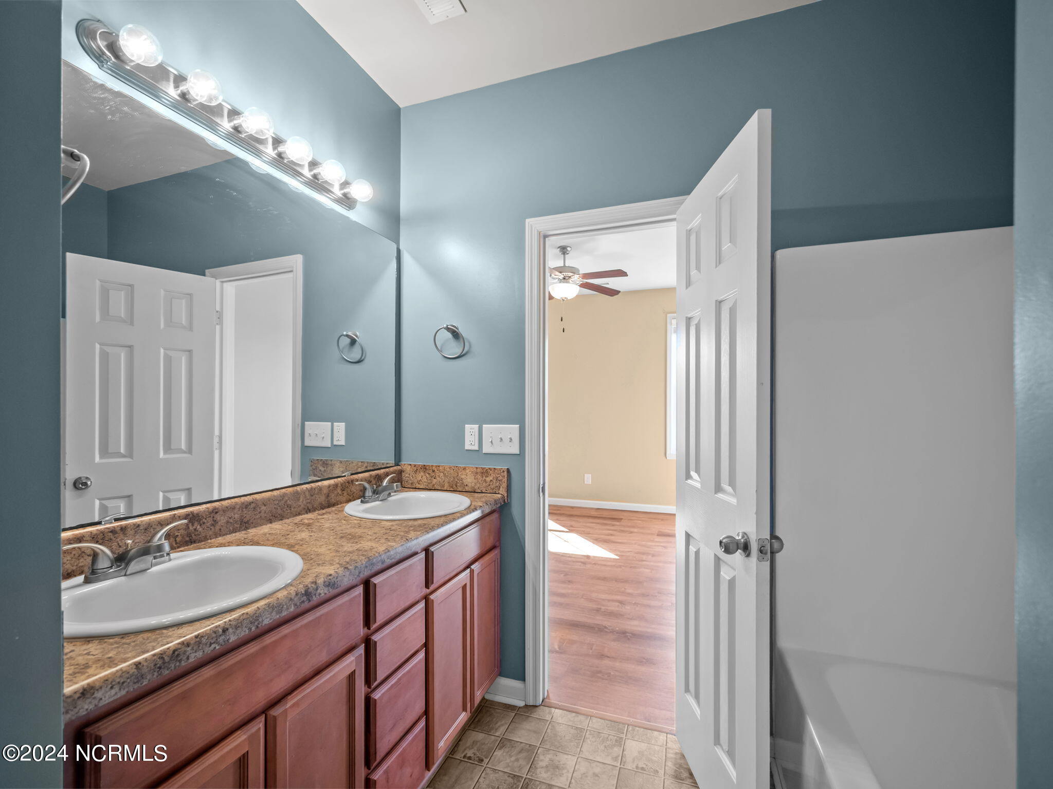 100544508 | Photo 15