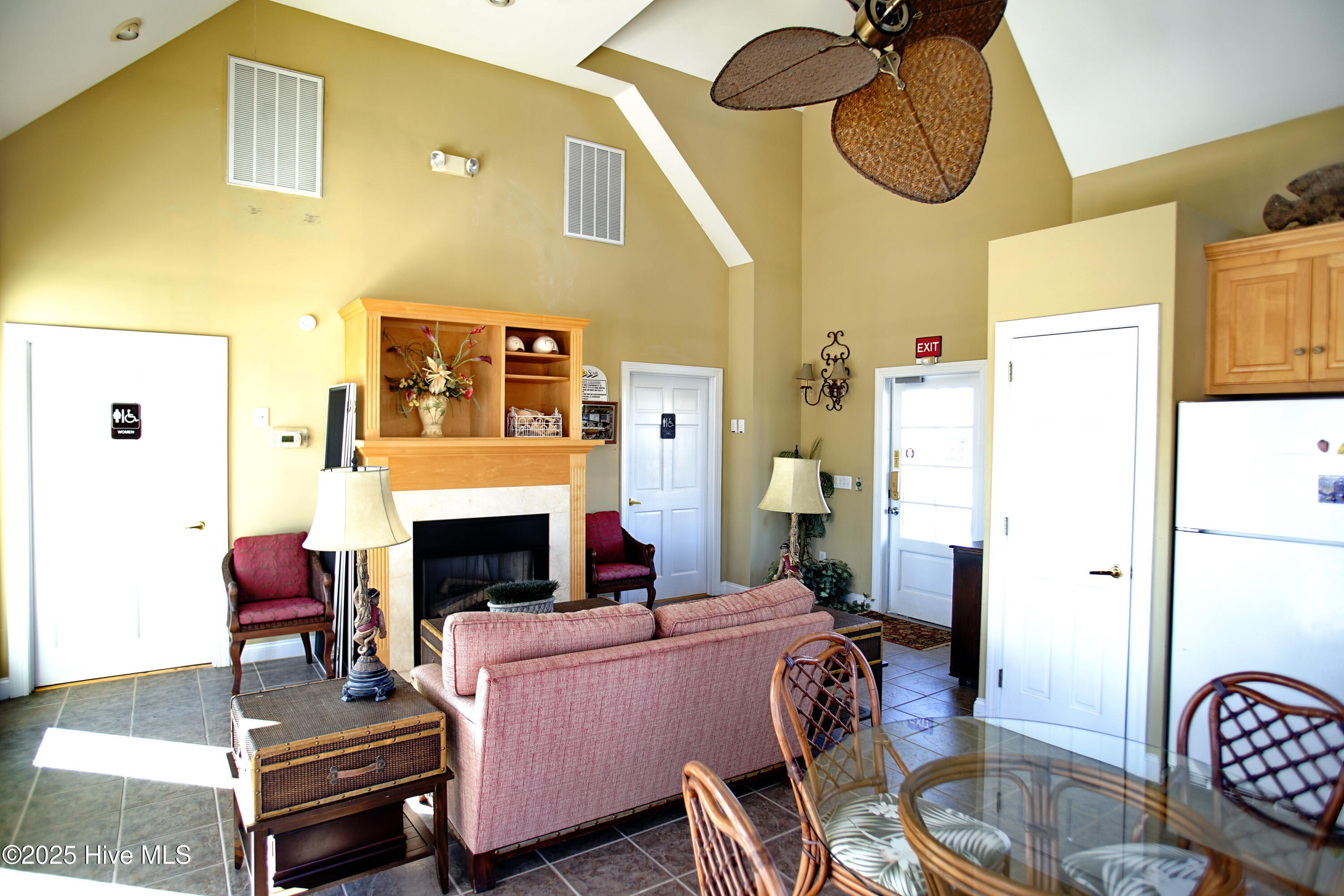 100488019 | Photo 36