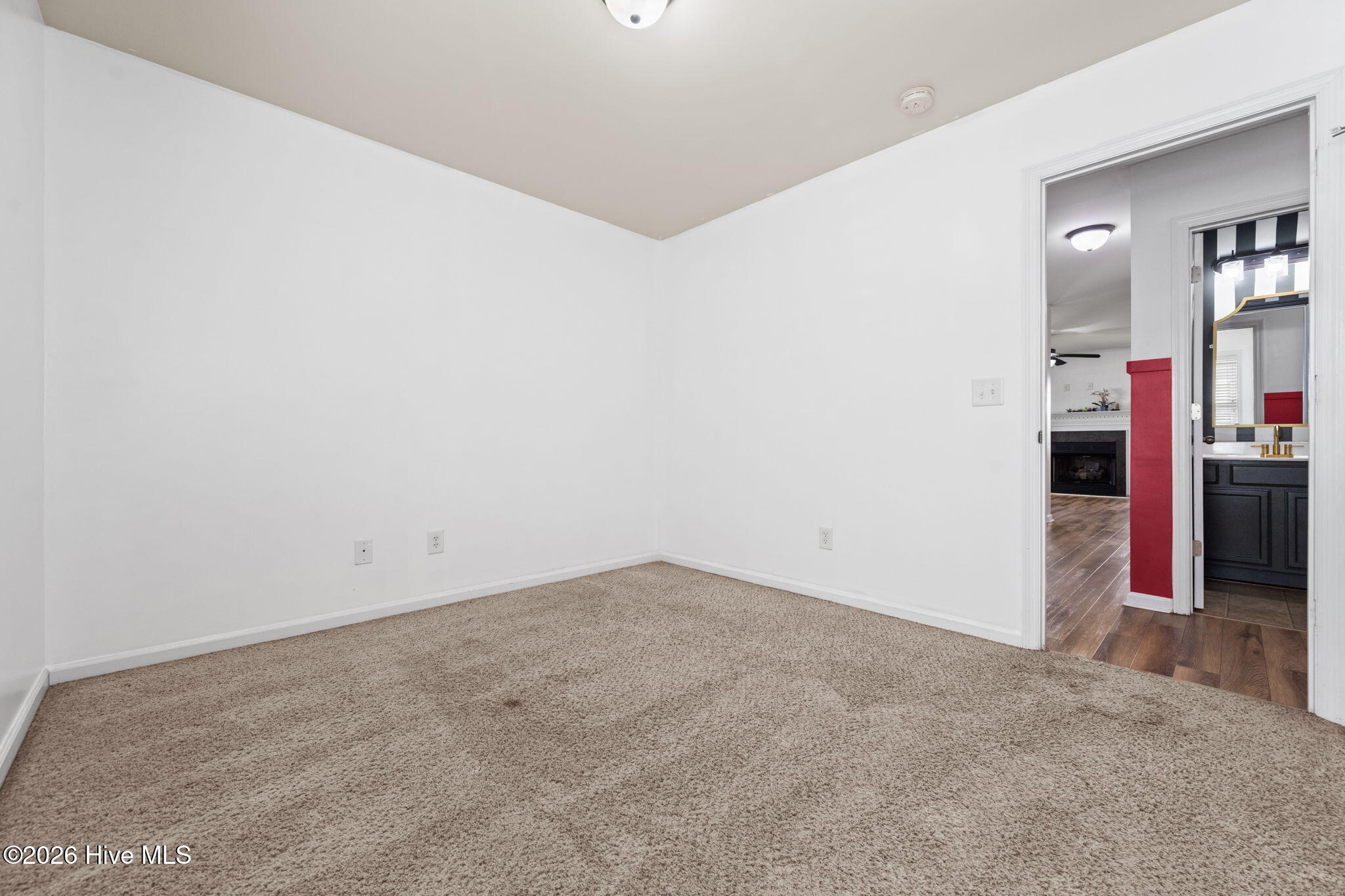 100565061 | Photo 33