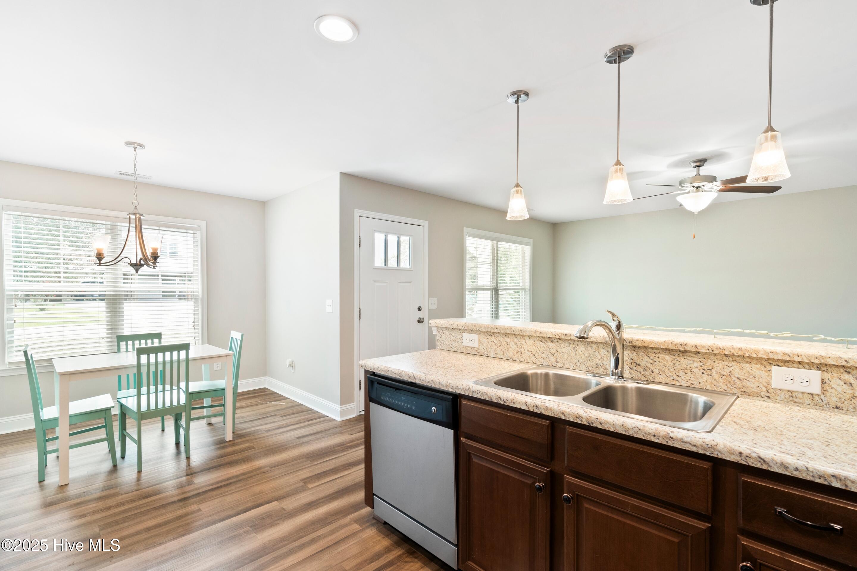 100523532 | Photo 22