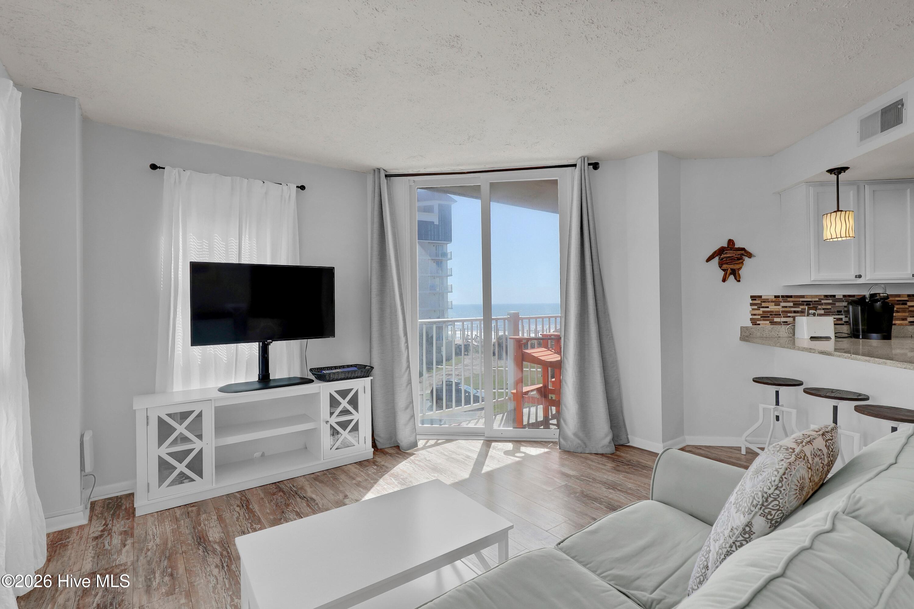 100565249 | Photo 10