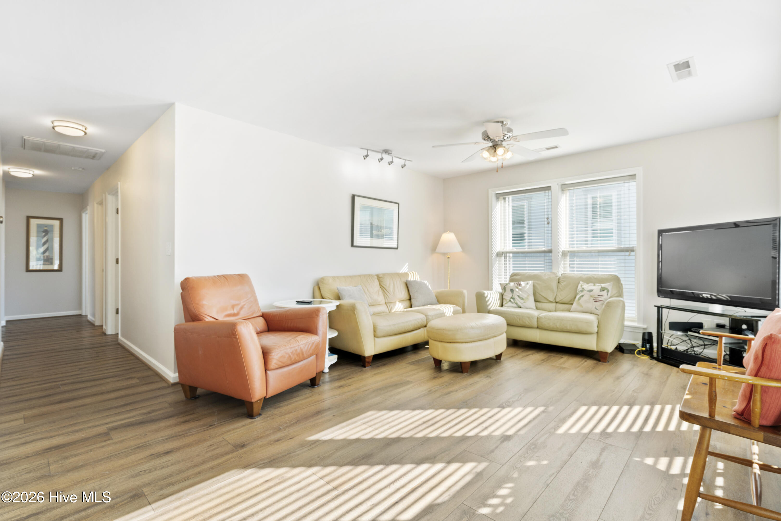 100549941 | Photo 16