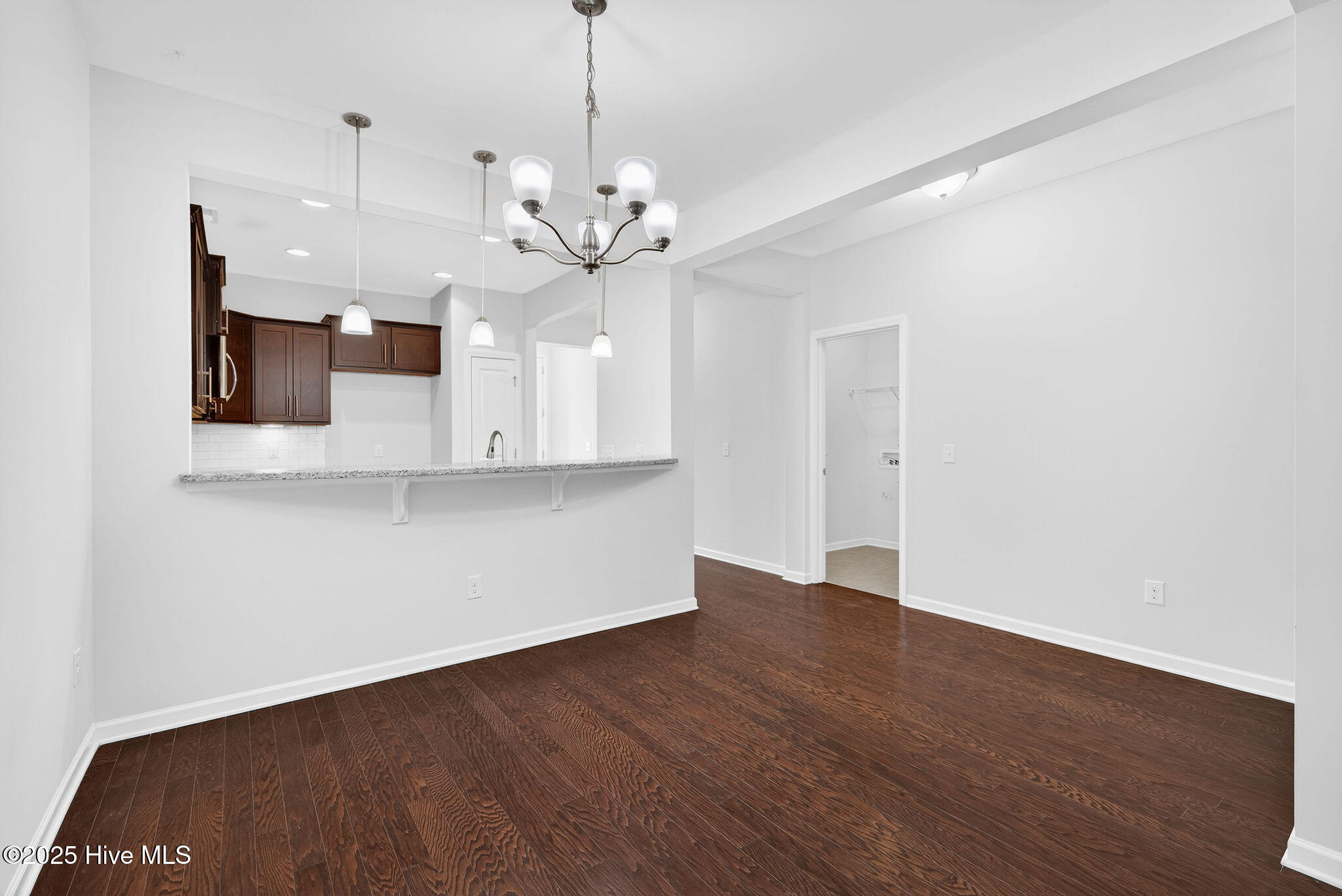 100545229 | Photo 10