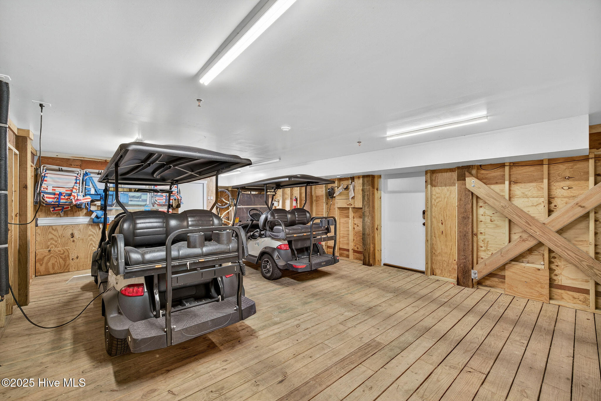 100541250 | Photo 48