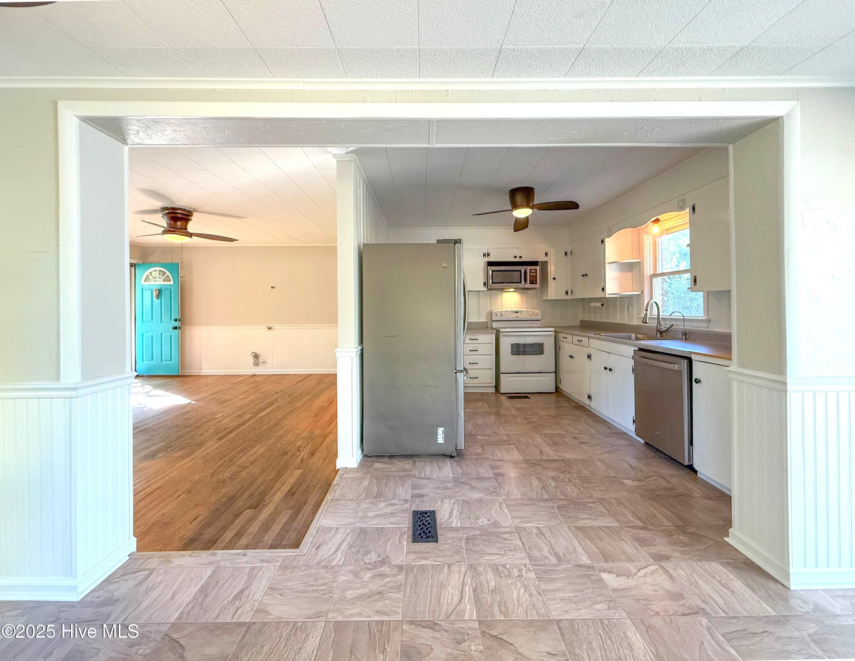 100537869 | Photo 17