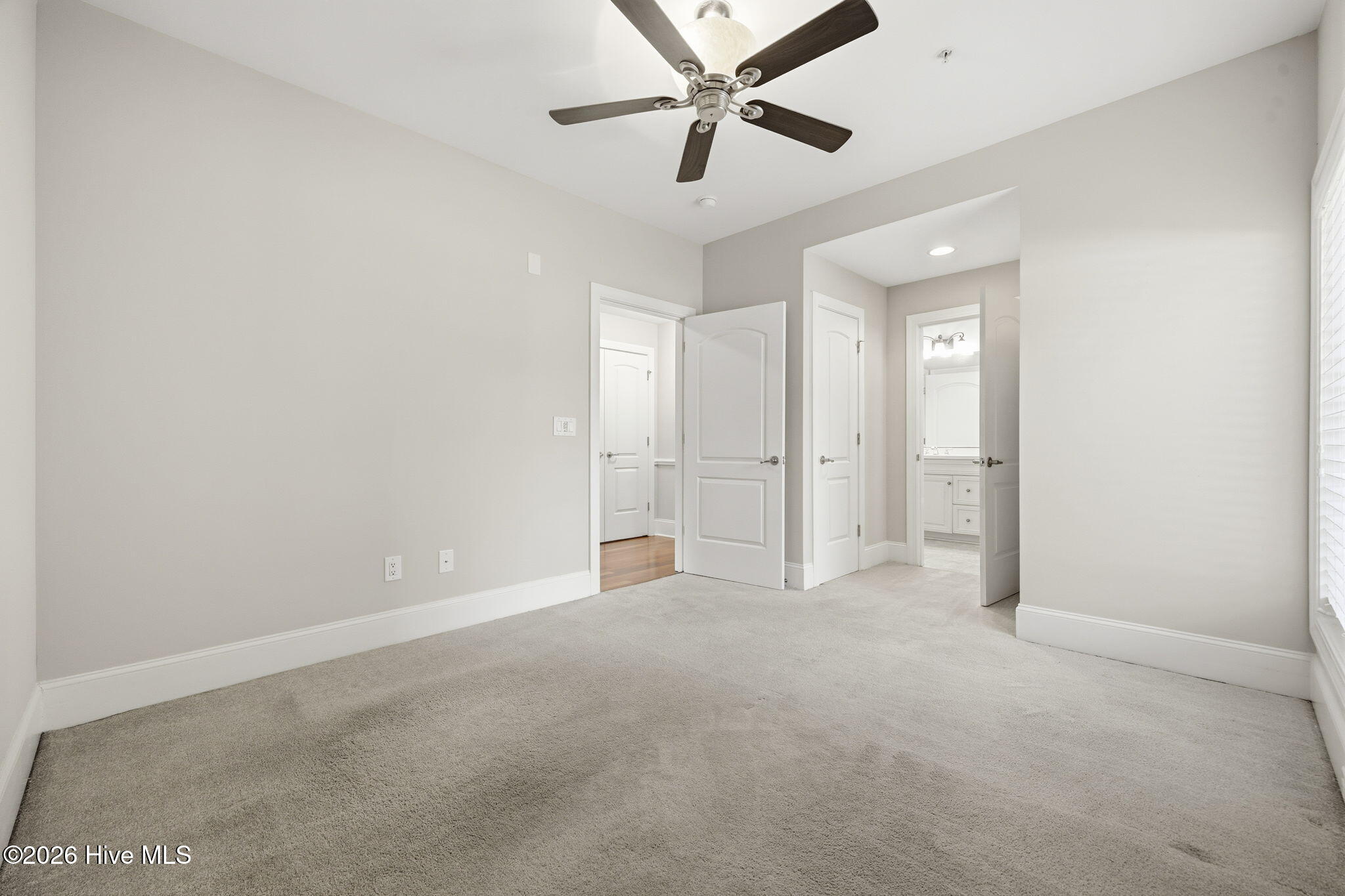 100569060 | Photo 23