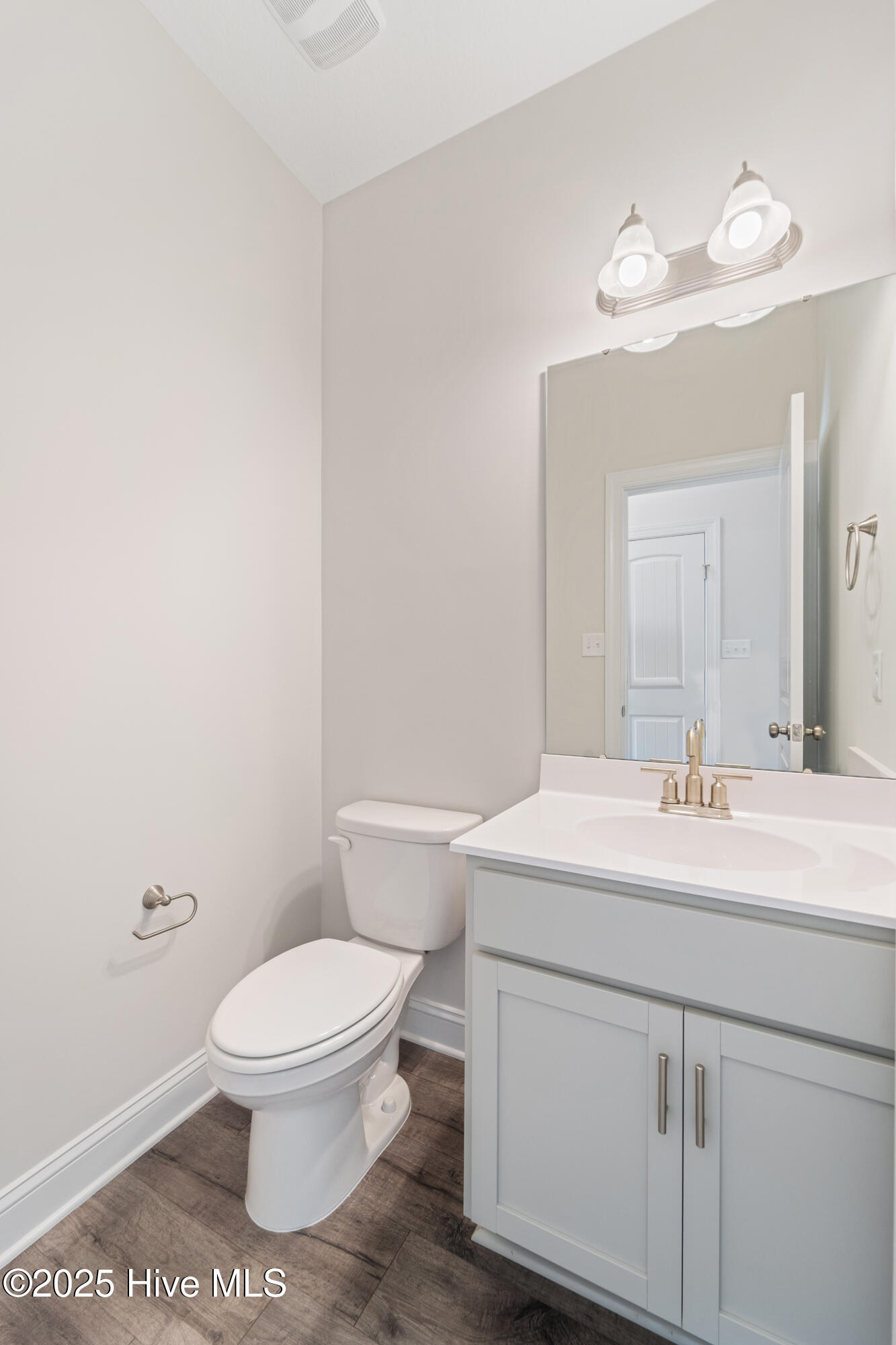 100519701 | Photo 17