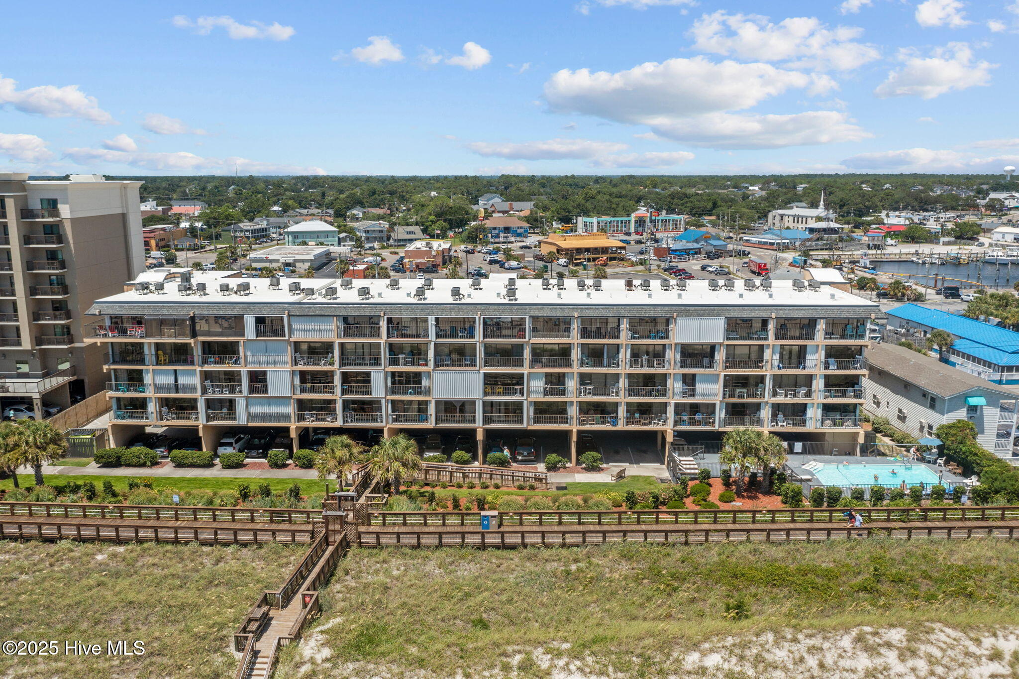 100535263 | Photo 38