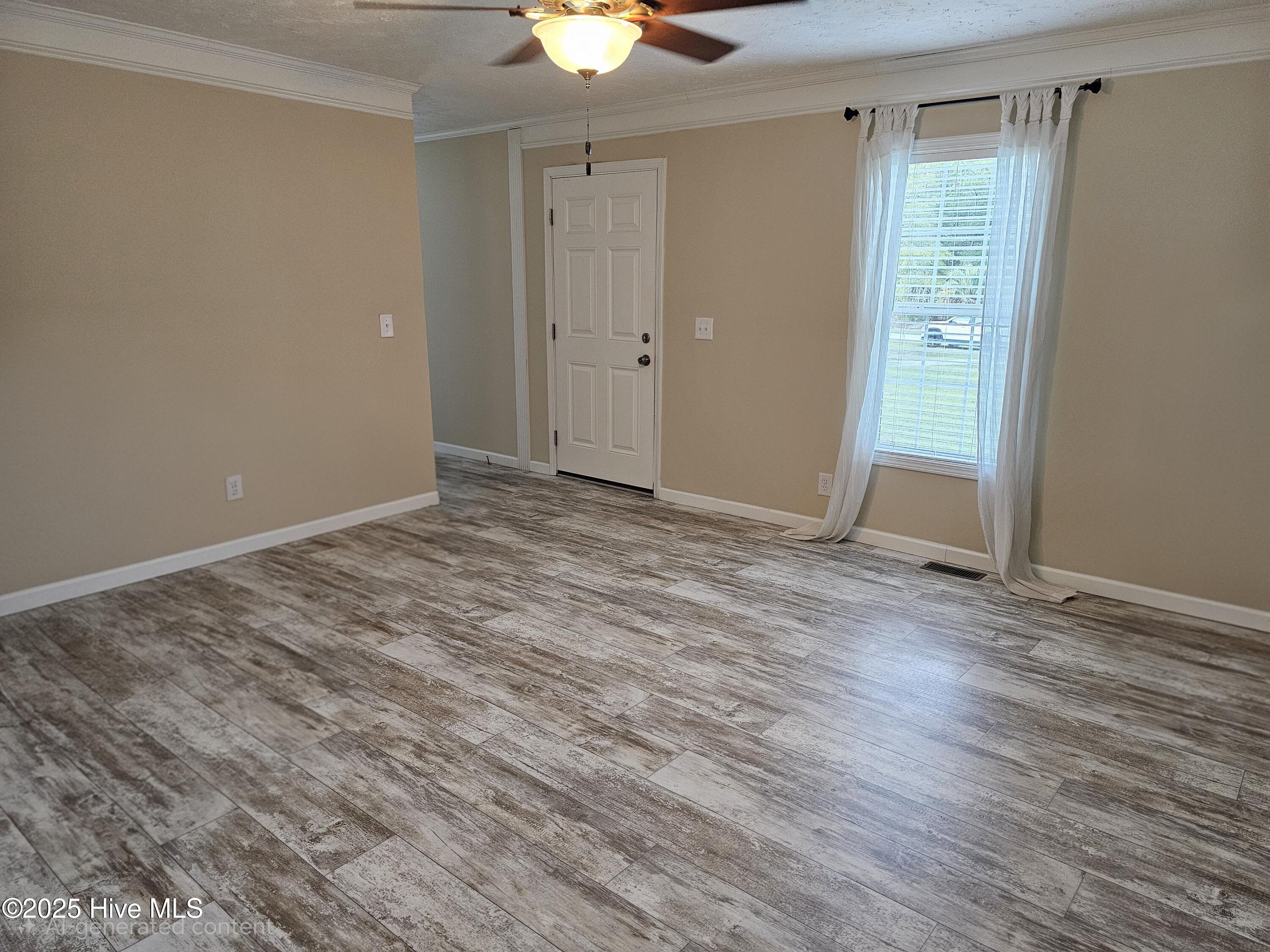 100535573 | Photo 29