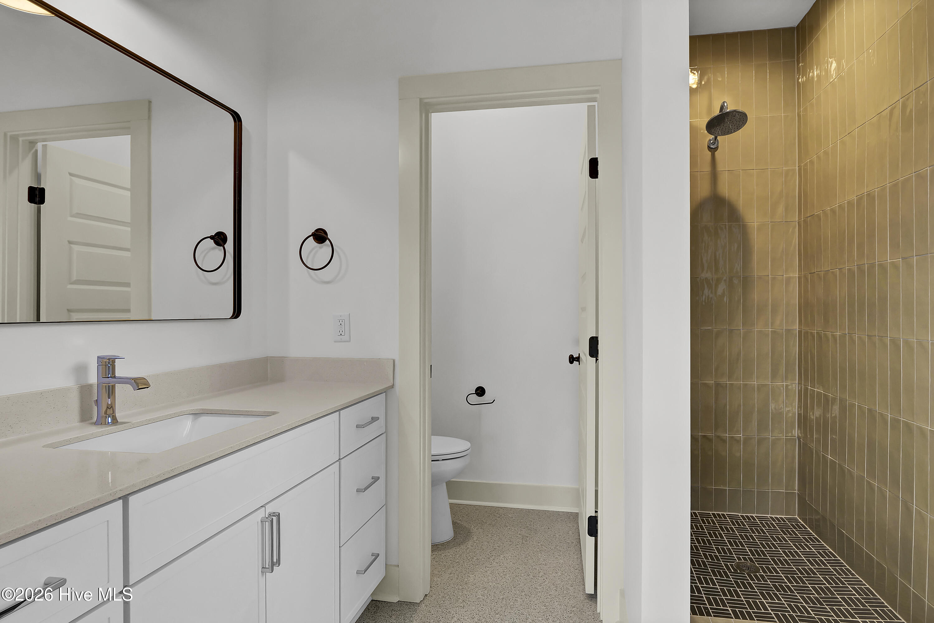 100549345 | Photo 20