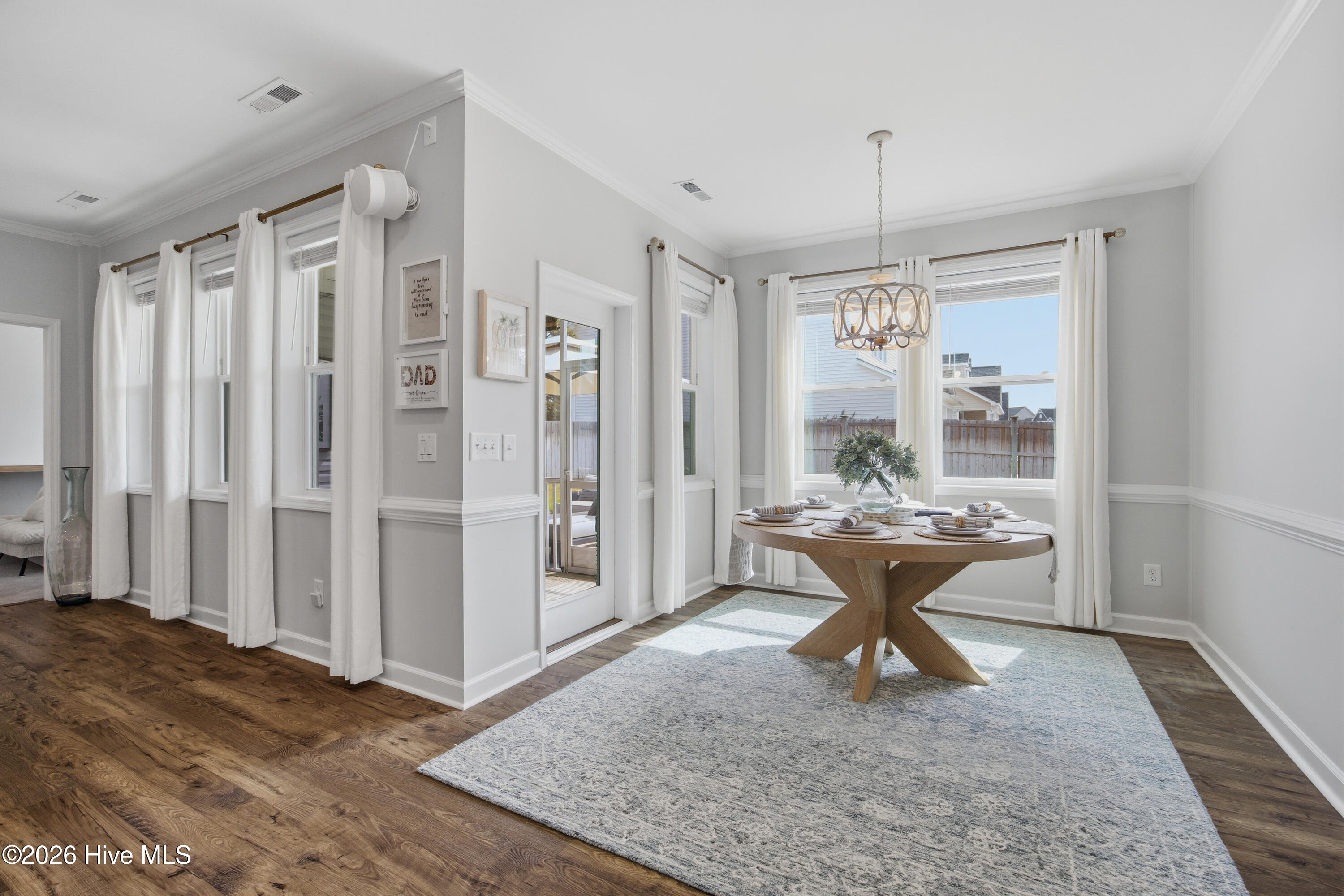 100563122 | Photo 23