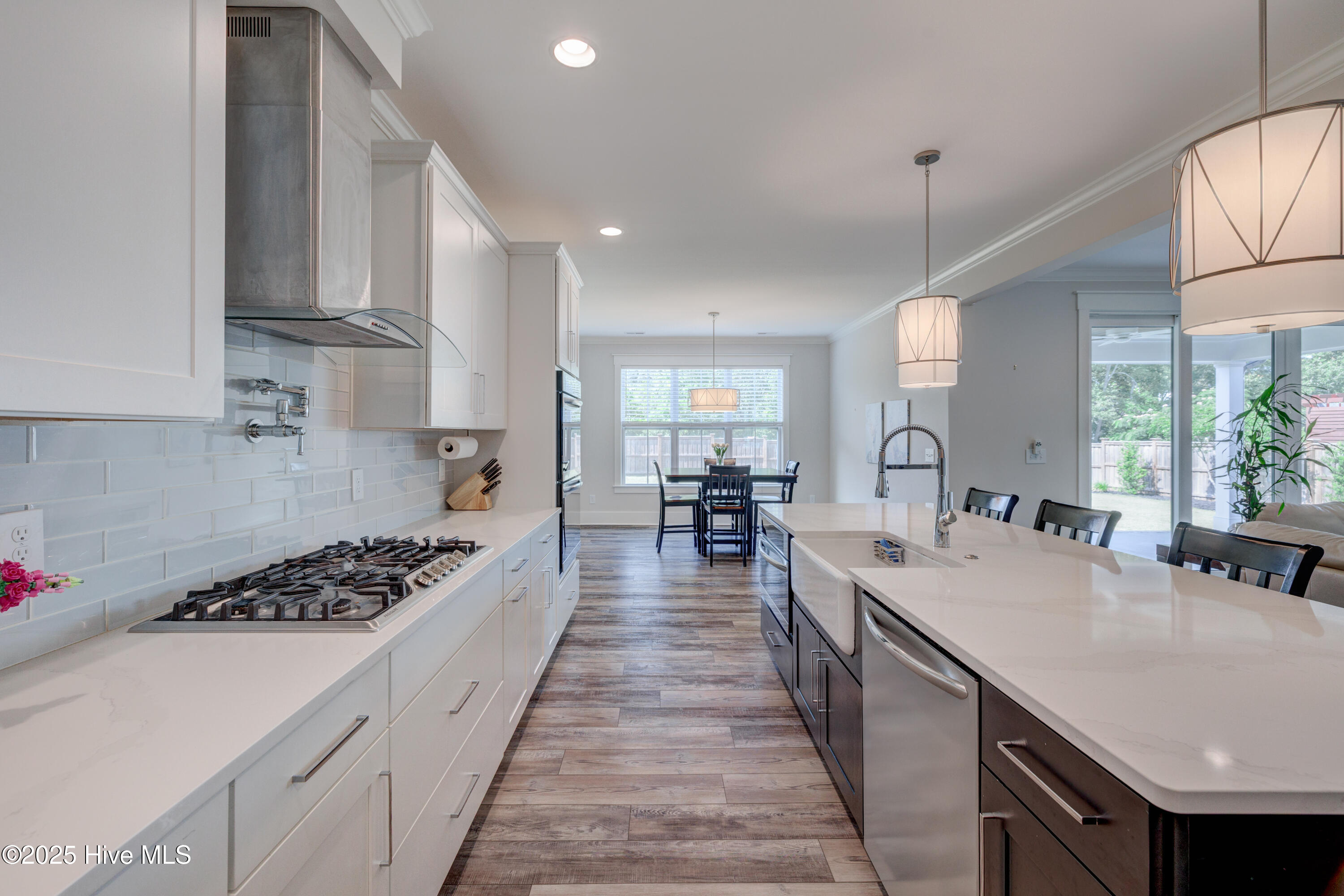 100553417 | Photo 26