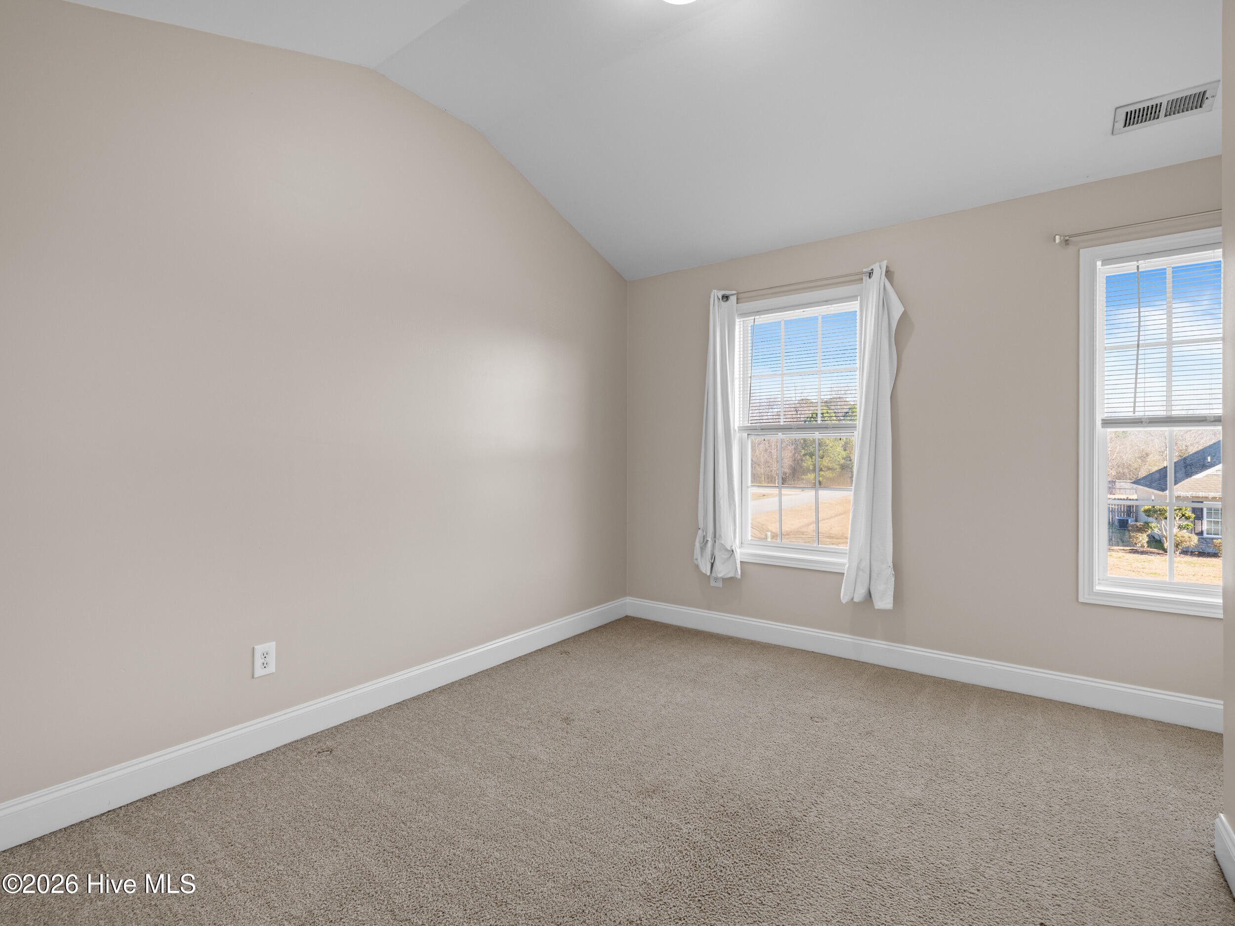 100549292 | Photo 40