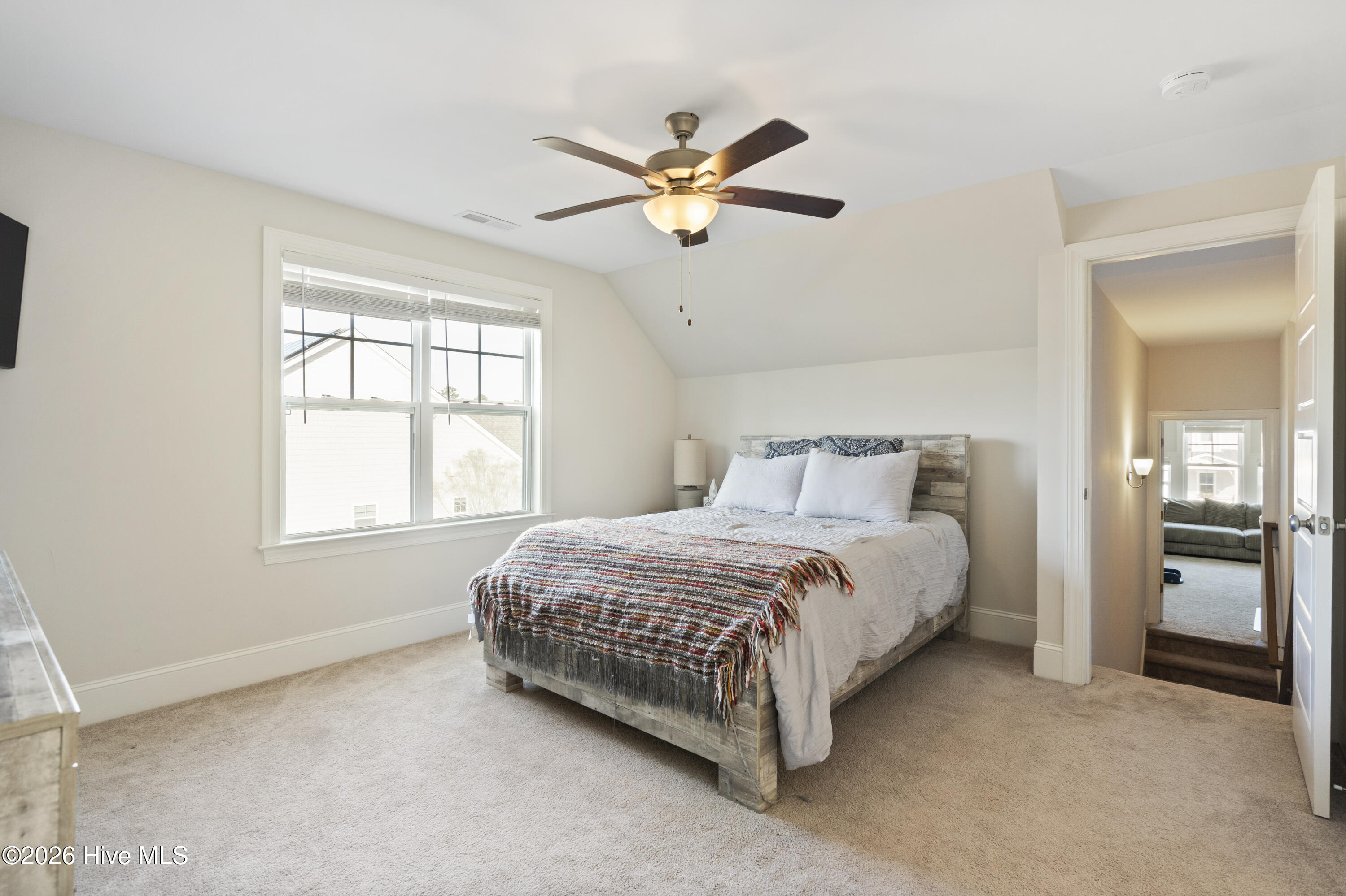 100552467 | Photo 40