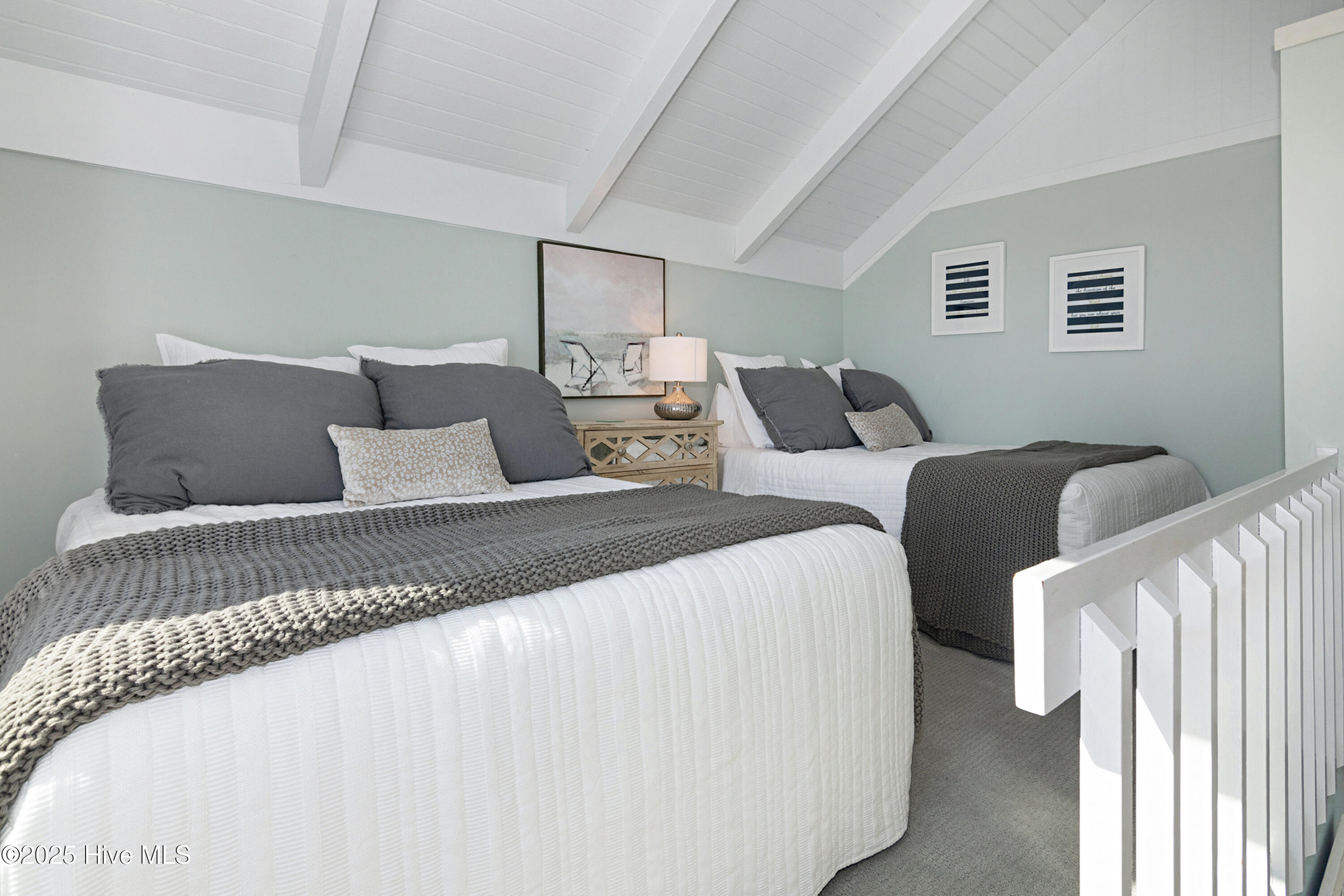 100526215 | Photo 37