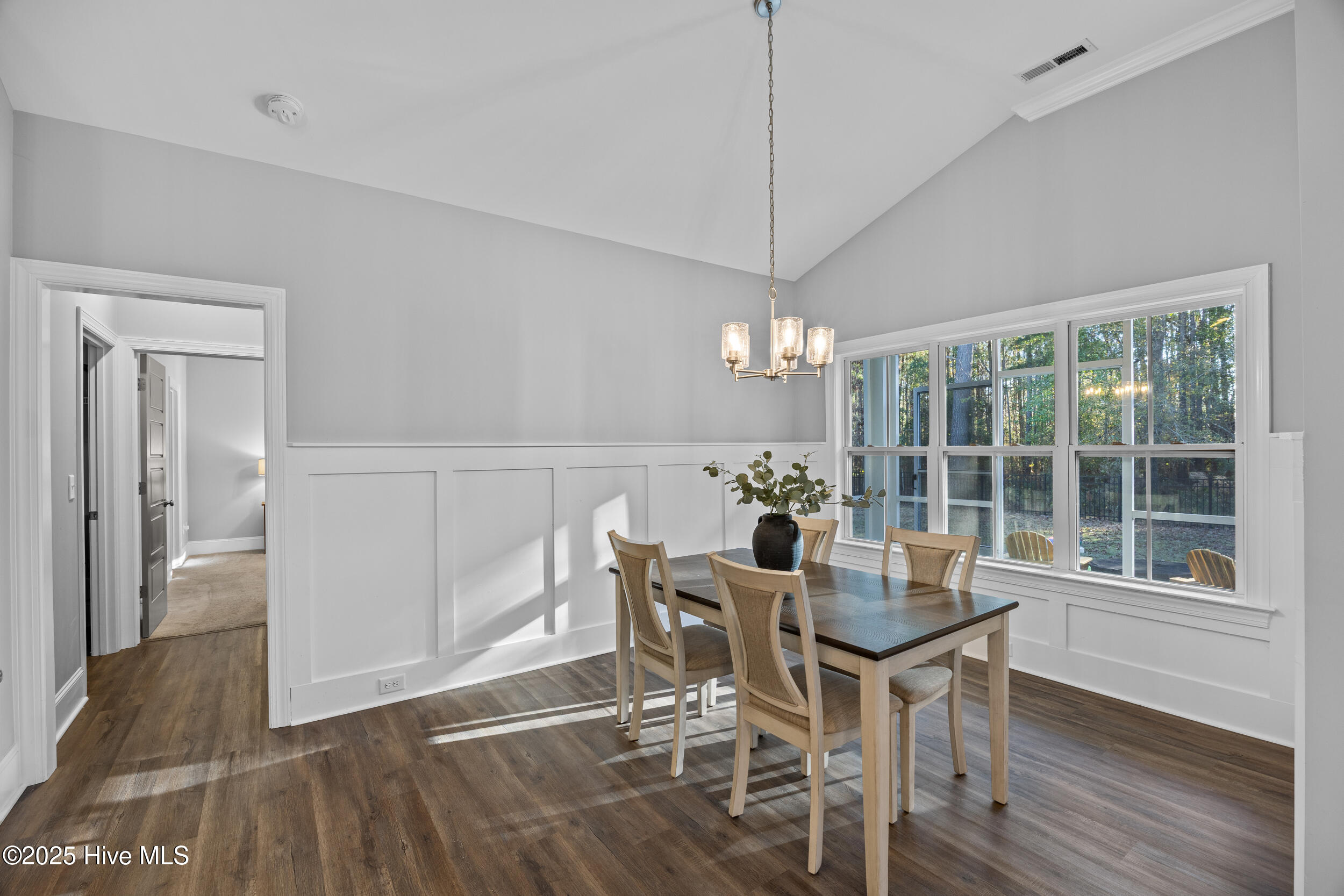 100545098 | Photo 13