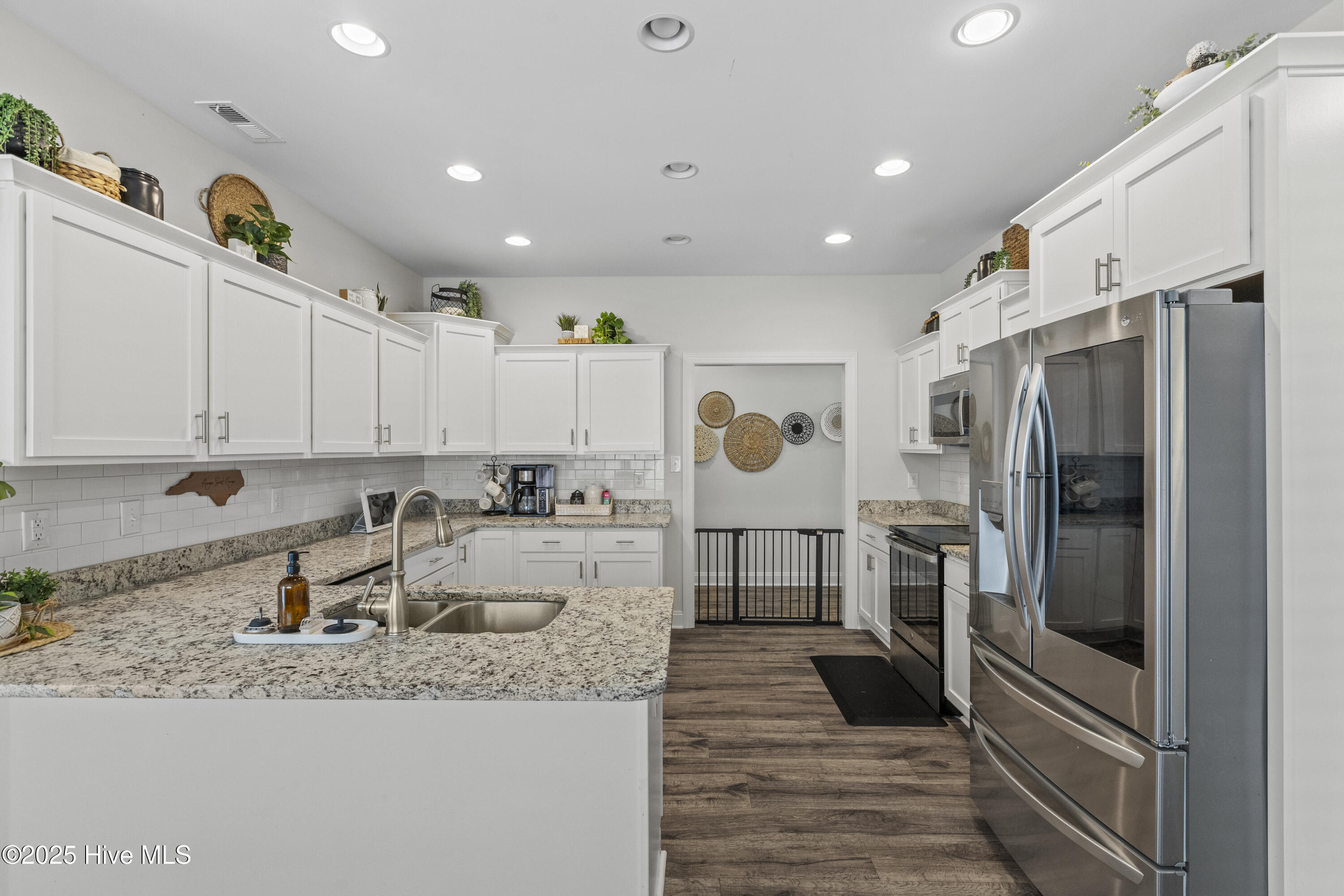 100518858 | Photo 13