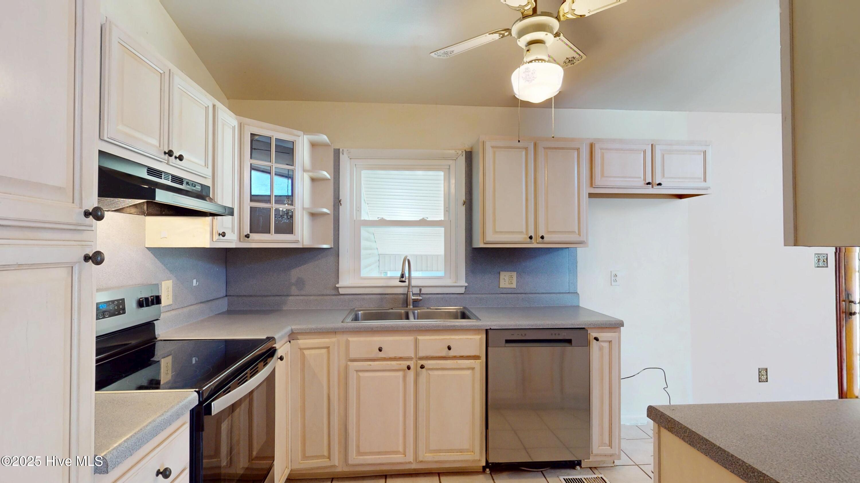 100541528 | Photo 15