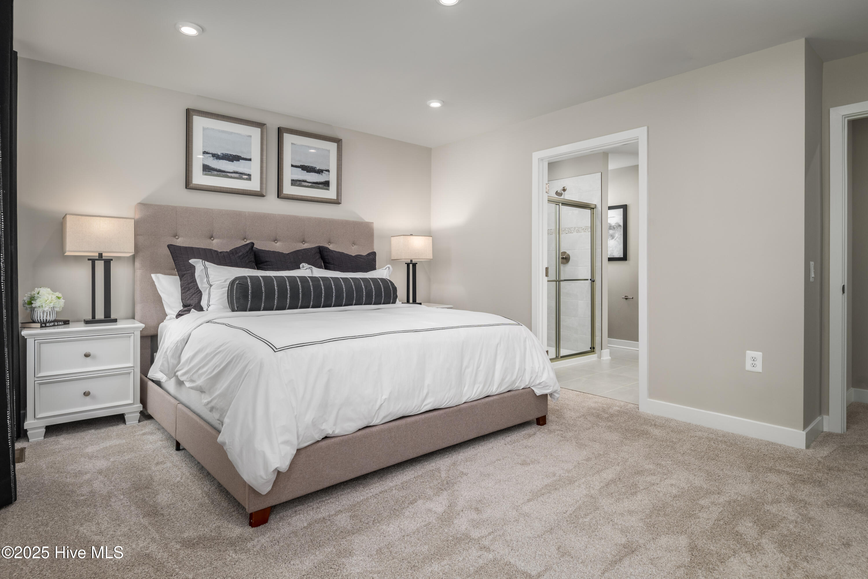 100548227 | Photo 15