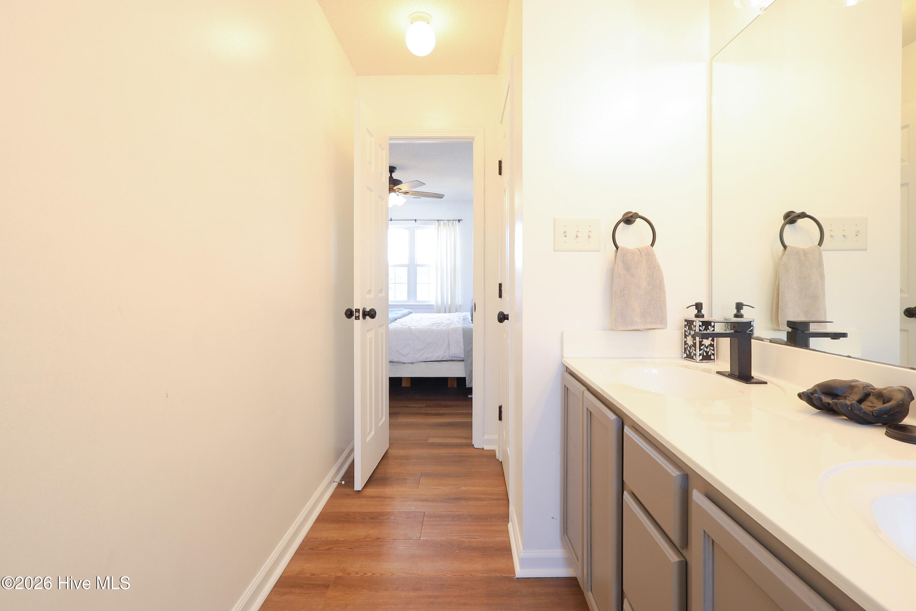 100549070 | Photo 43