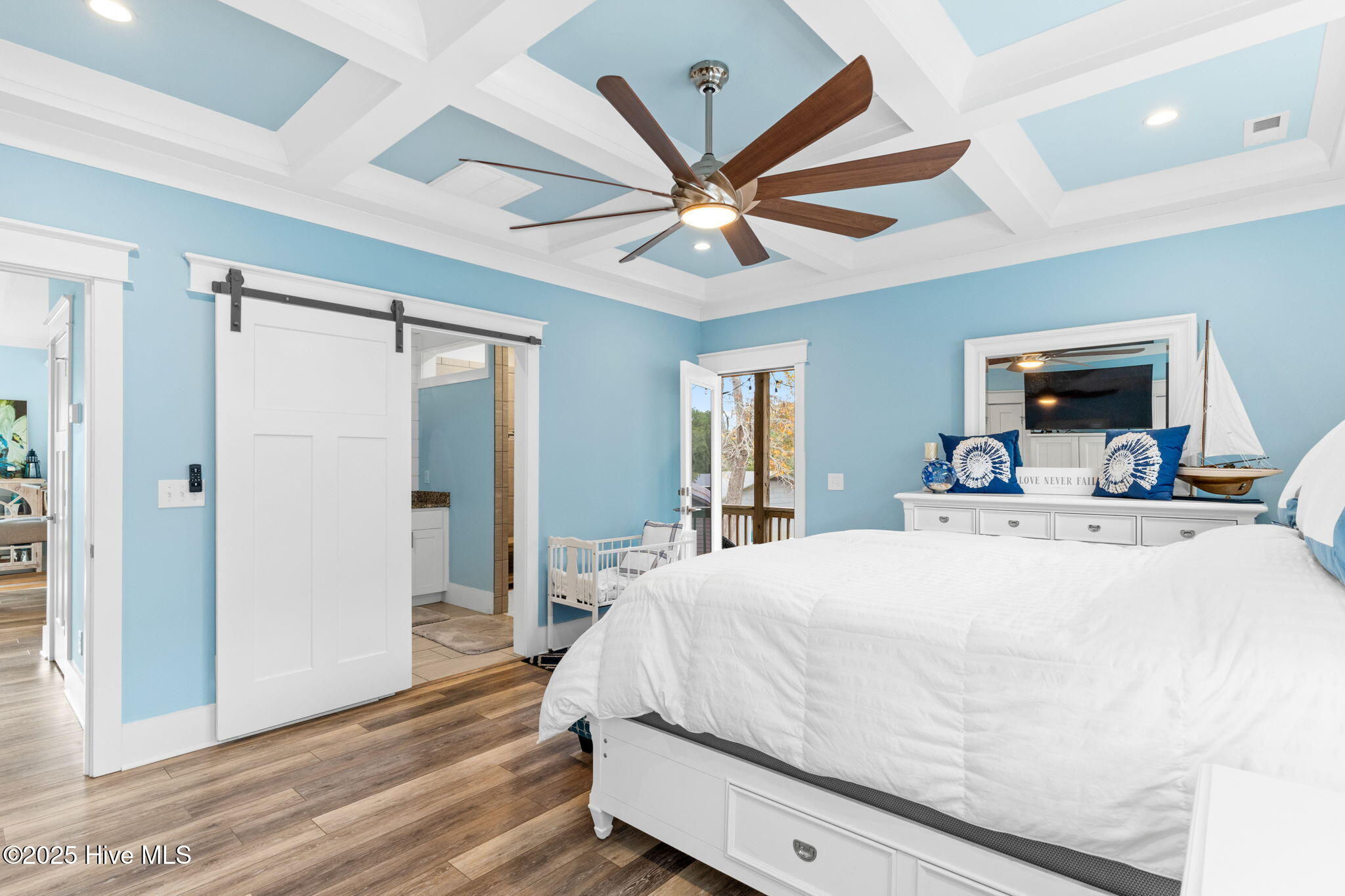 100543209 | Photo 35