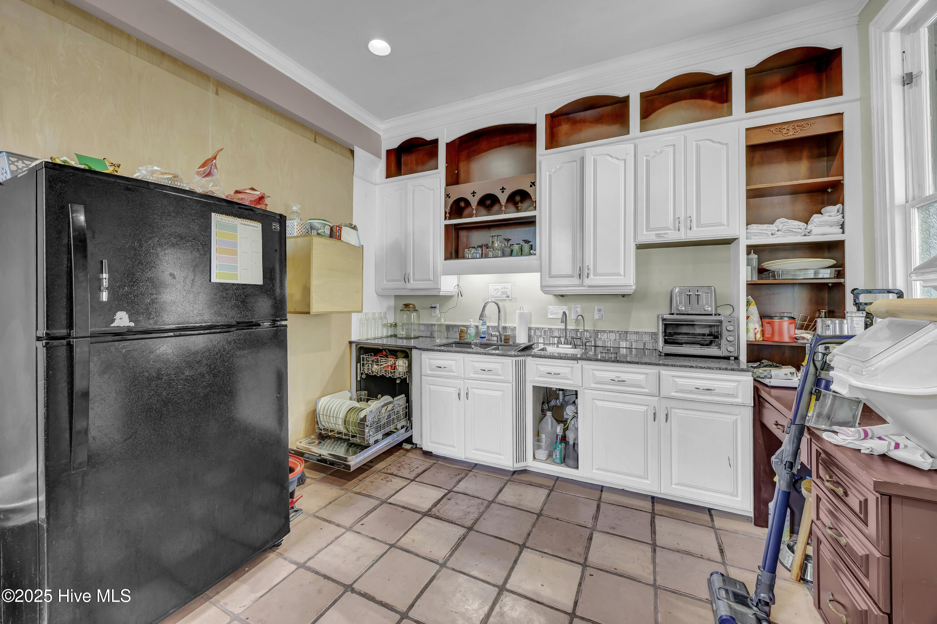 100531390 | Photo 16