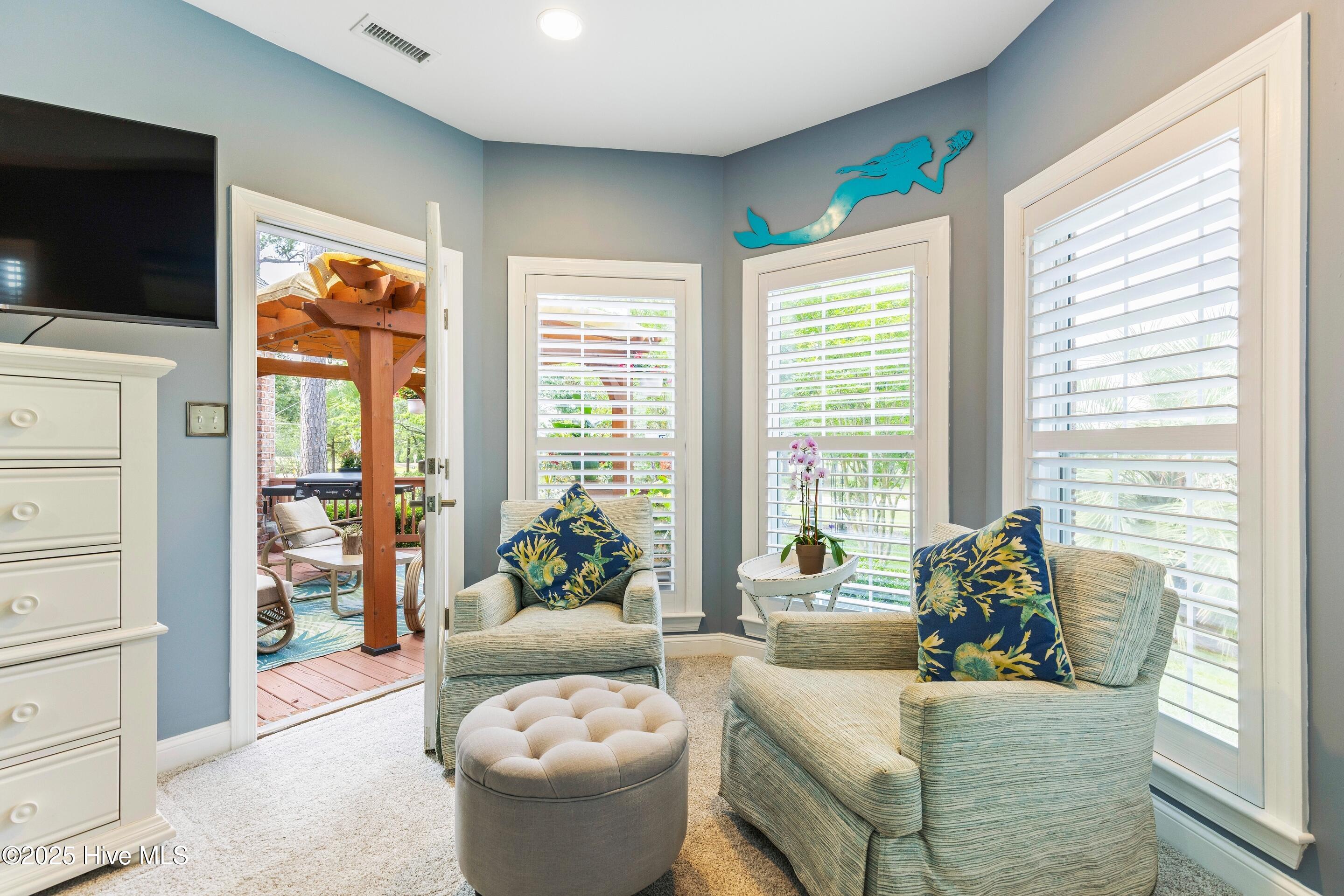 100536475 | Photo 16