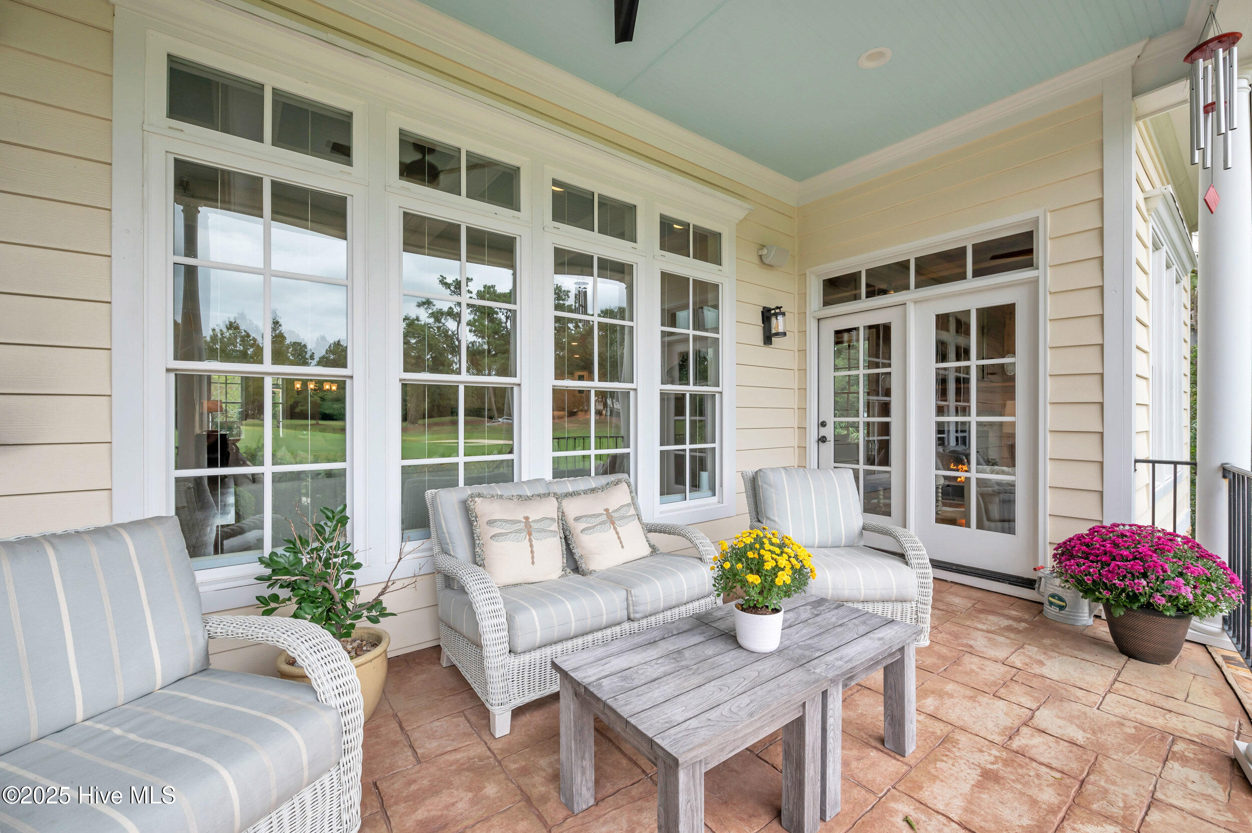 100536582 | Photo 10