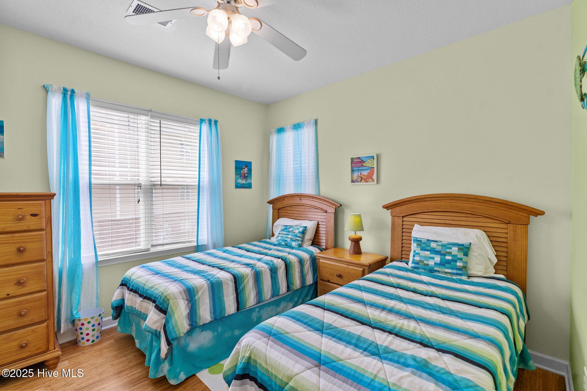 100514091 | Photo 23