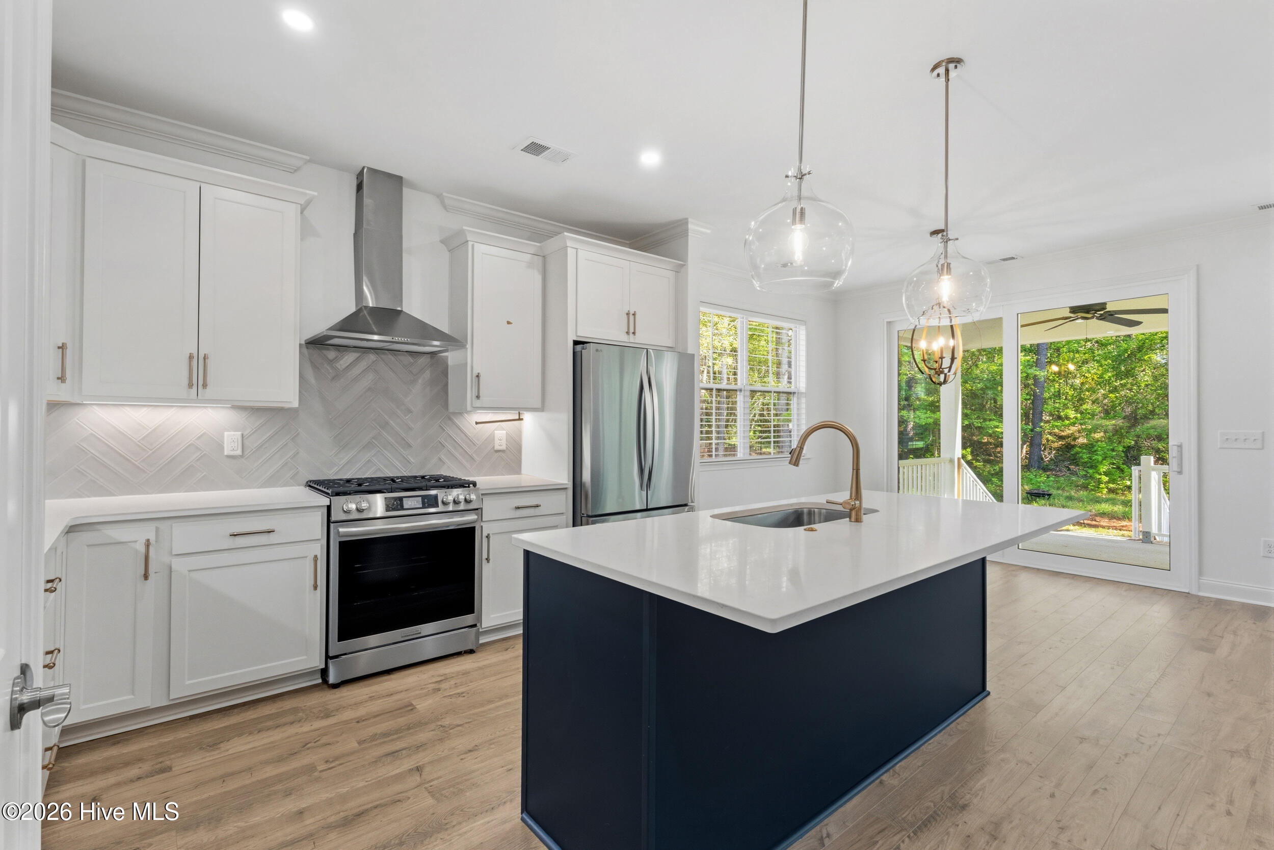 100567721 | Photo 15