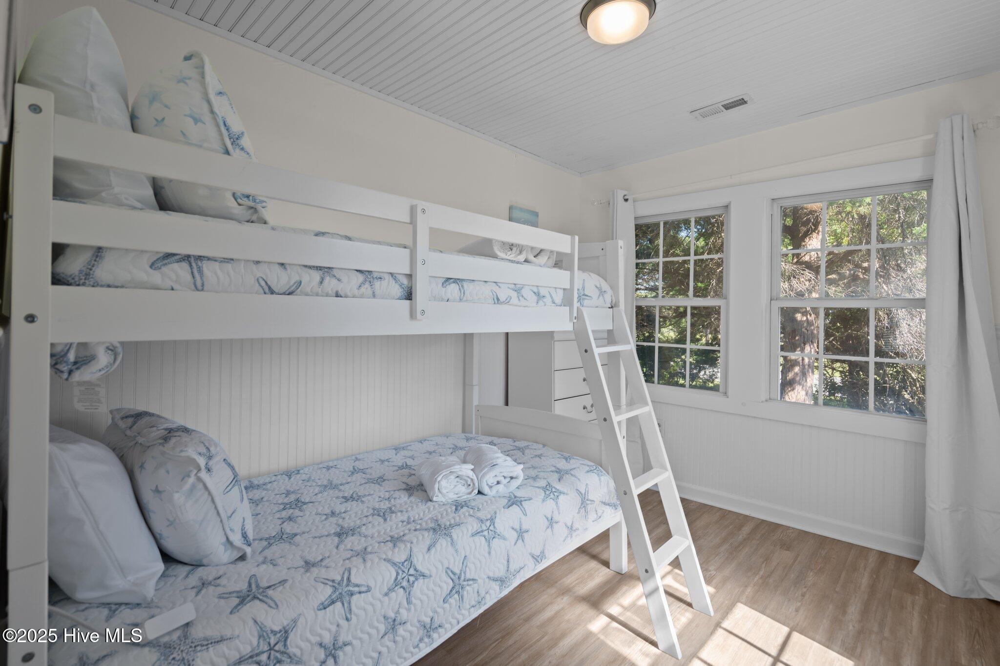 100537194 | Photo 120