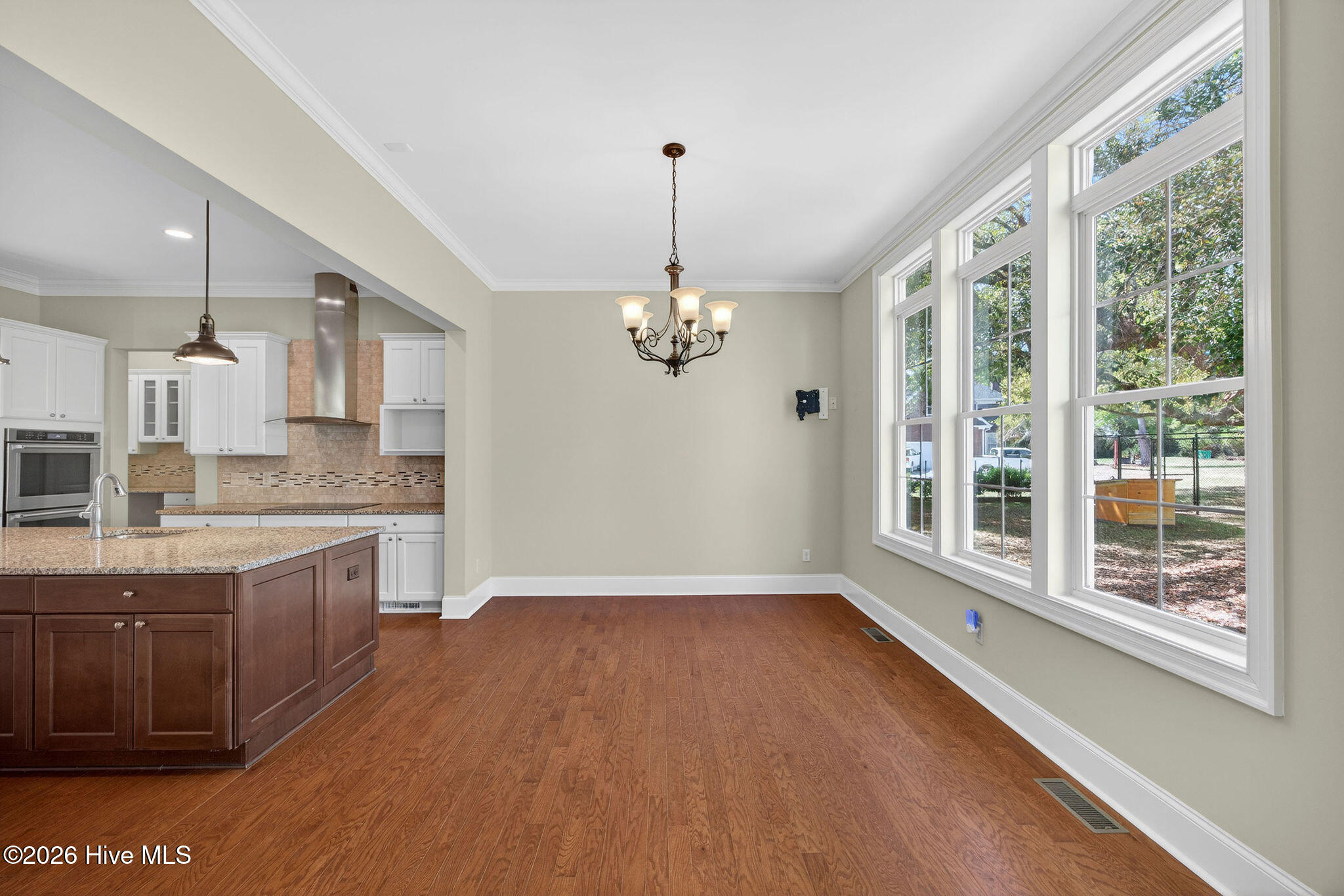 100566414 | Photo 35